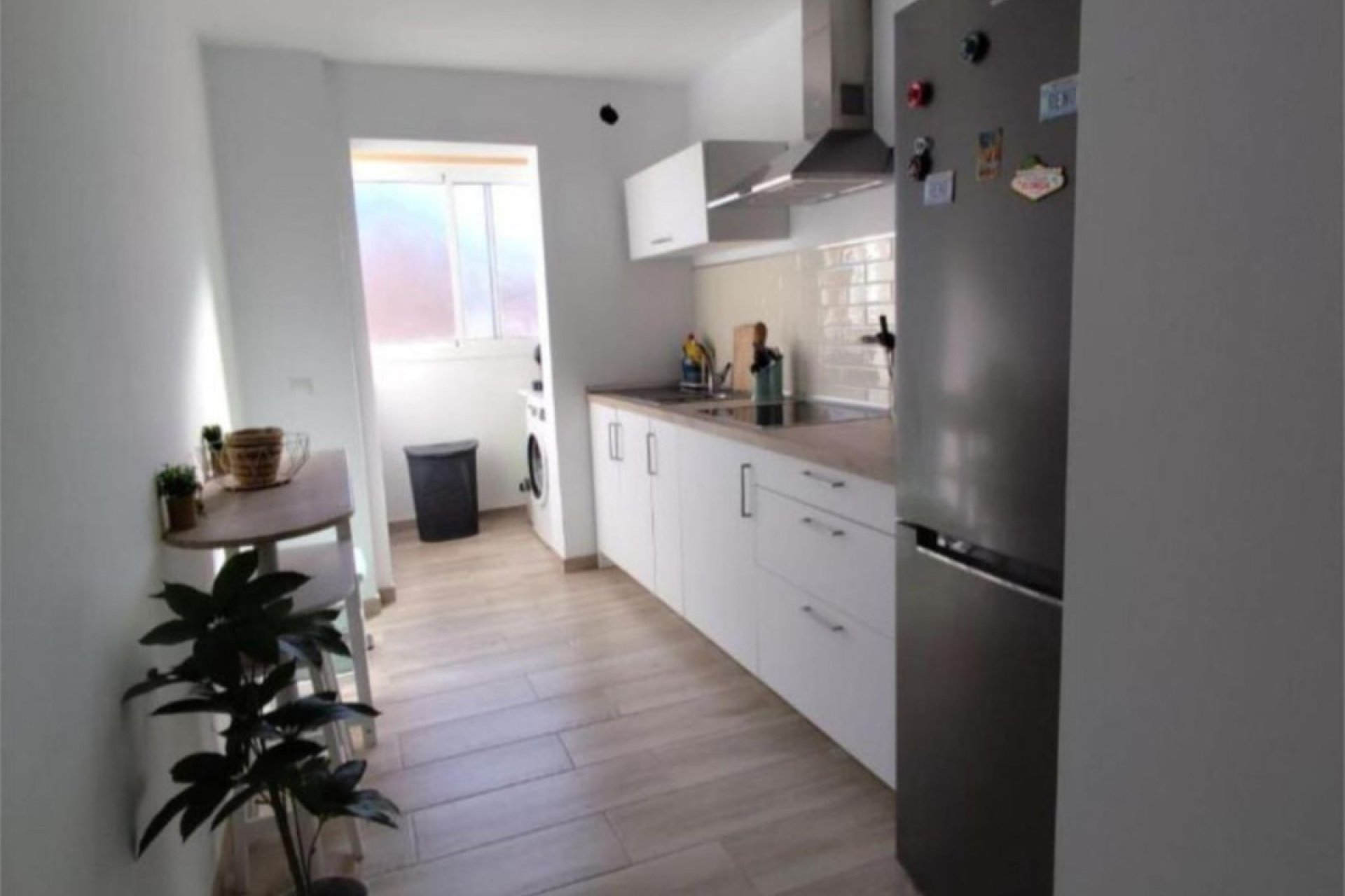 Resale - Apartment - Middle Floor Apartment - Estepona - Estepona Centro