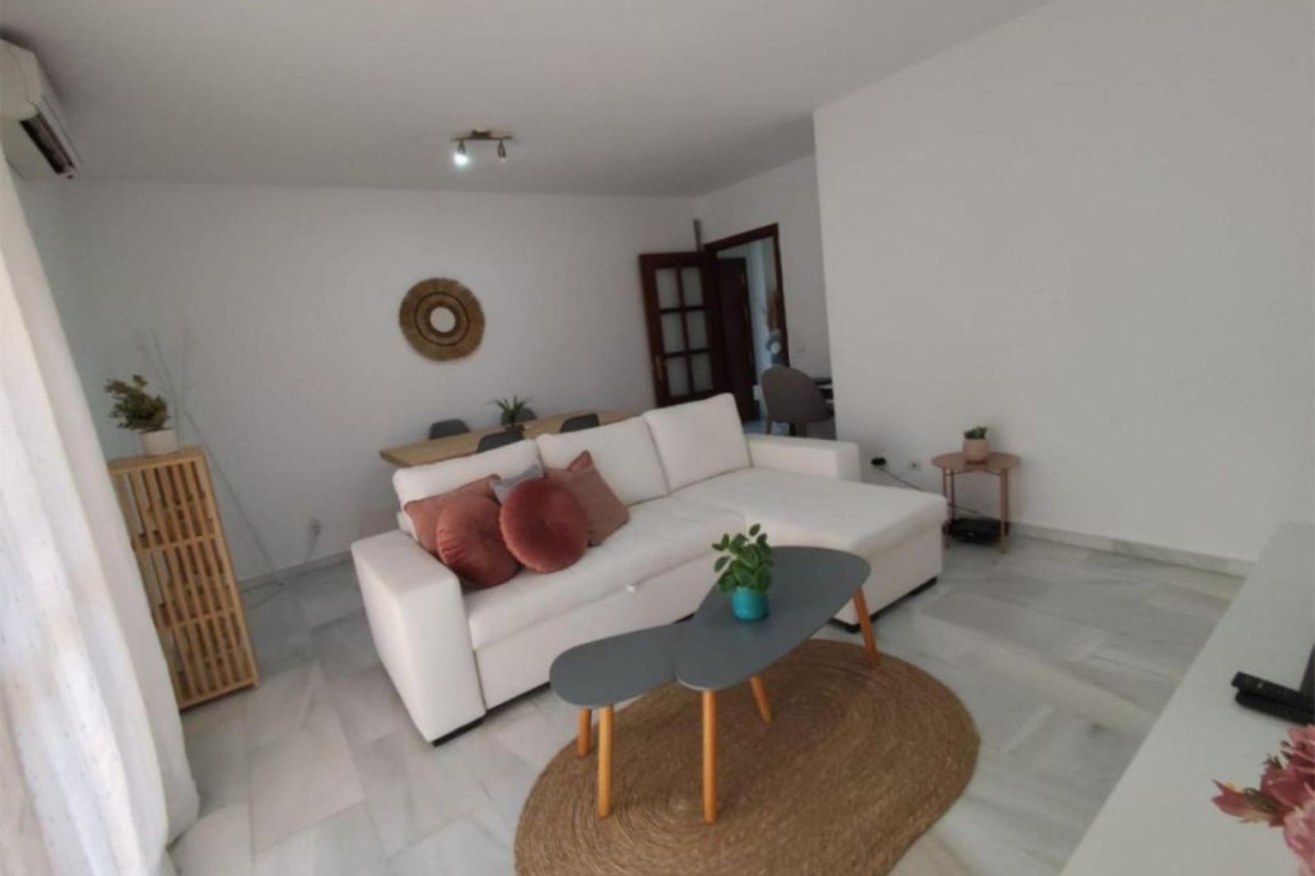 Resale - Apartment - Middle Floor Apartment - Estepona - Estepona Centro