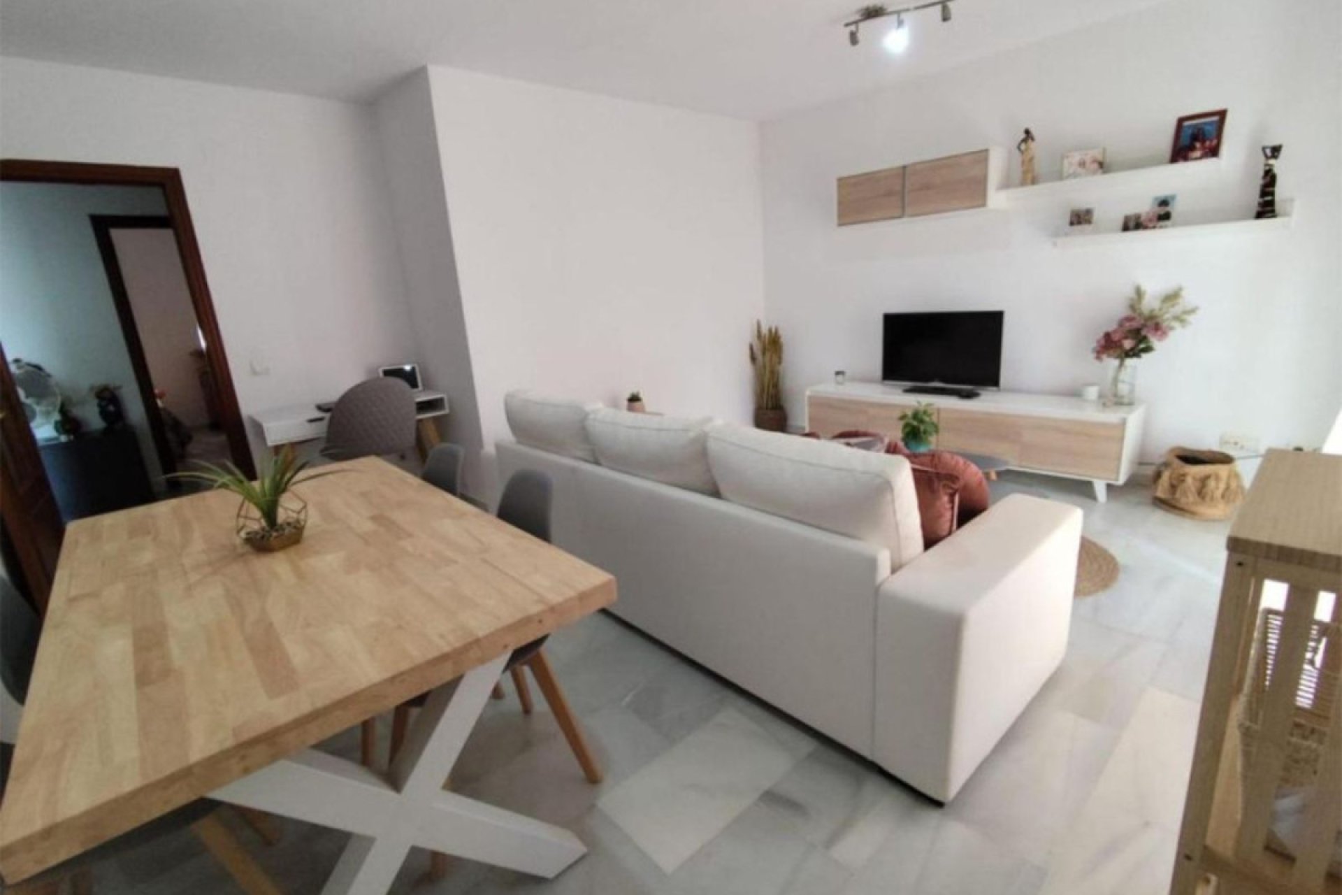 Resale - Apartment - Middle Floor Apartment - Estepona - Estepona Centro