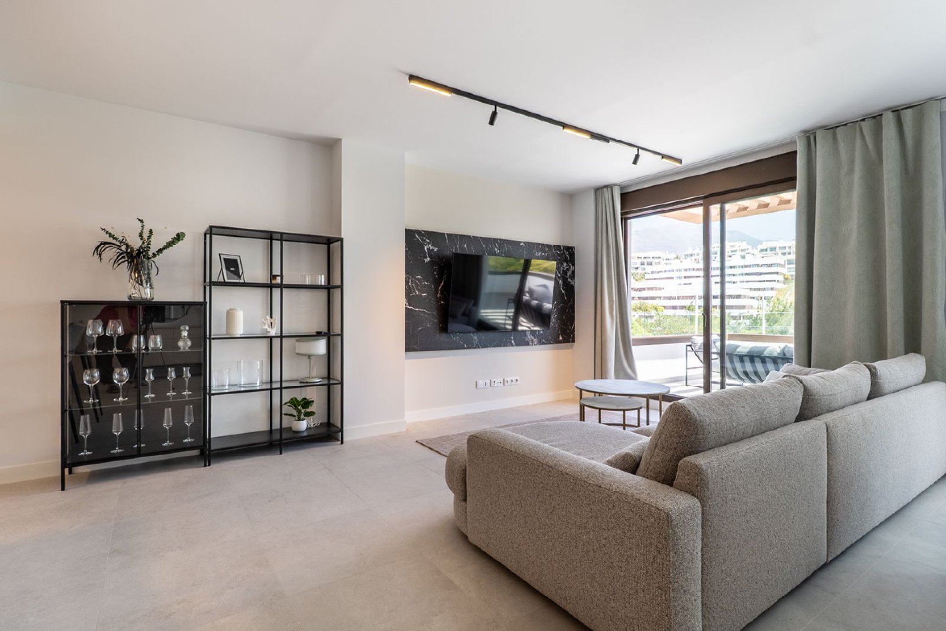 Resale - Apartment - Middle Floor Apartment - Estepona - Estepona Centro