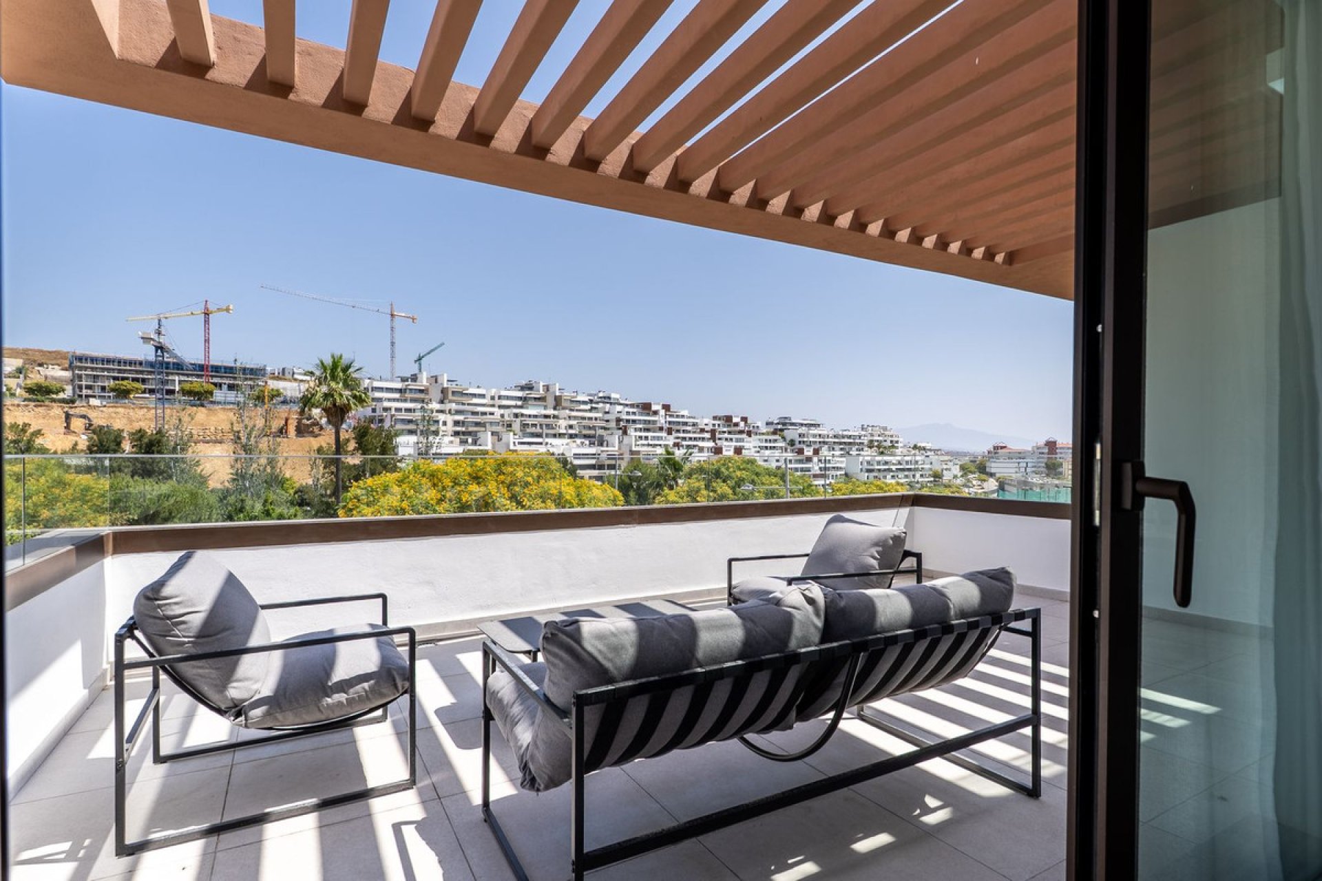 Resale - Apartment - Middle Floor Apartment - Estepona - Estepona Centro