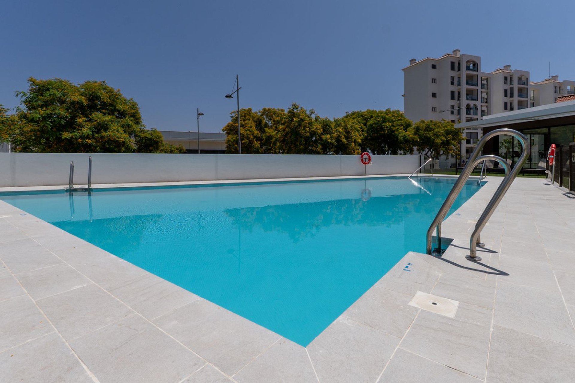 Resale - Apartment - Middle Floor Apartment - Estepona - Estepona Centro