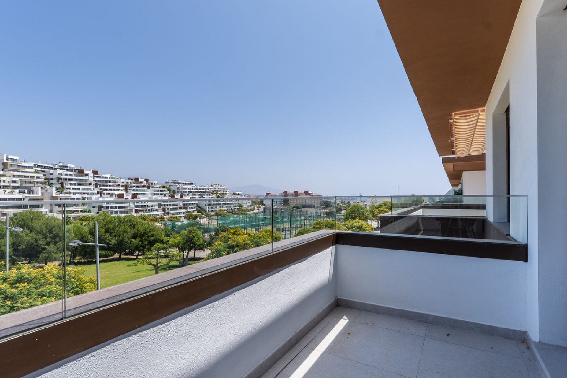 Resale - Apartment - Middle Floor Apartment - Estepona - Estepona Centro