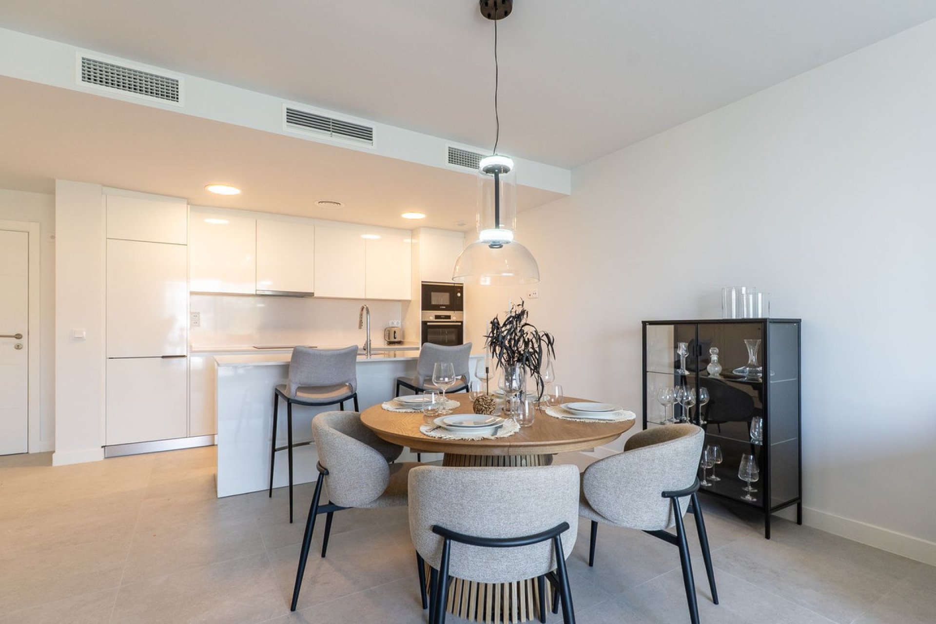 Resale - Apartment - Middle Floor Apartment - Estepona - Estepona Centro