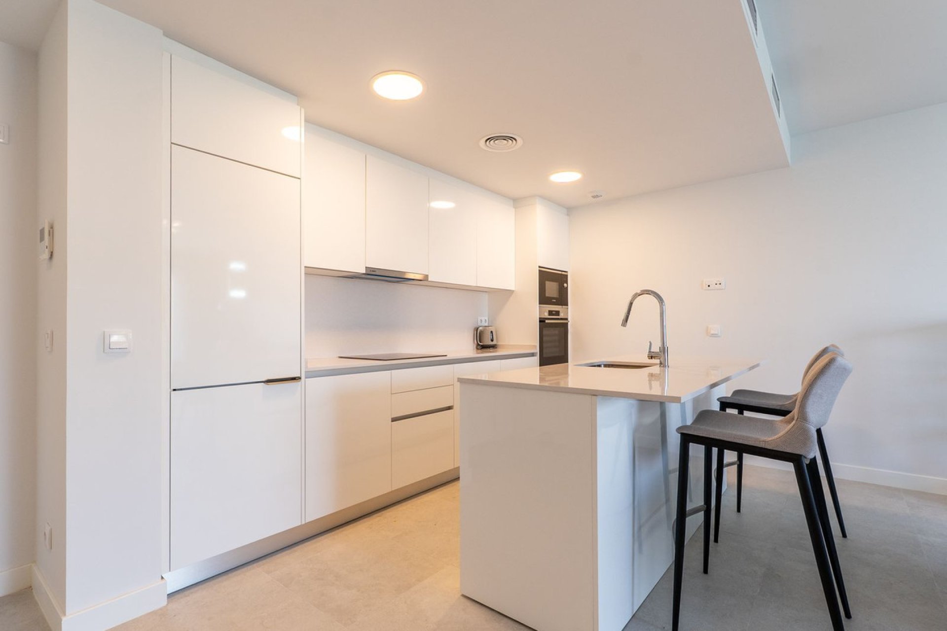 Resale - Apartment - Middle Floor Apartment - Estepona - Estepona Centro