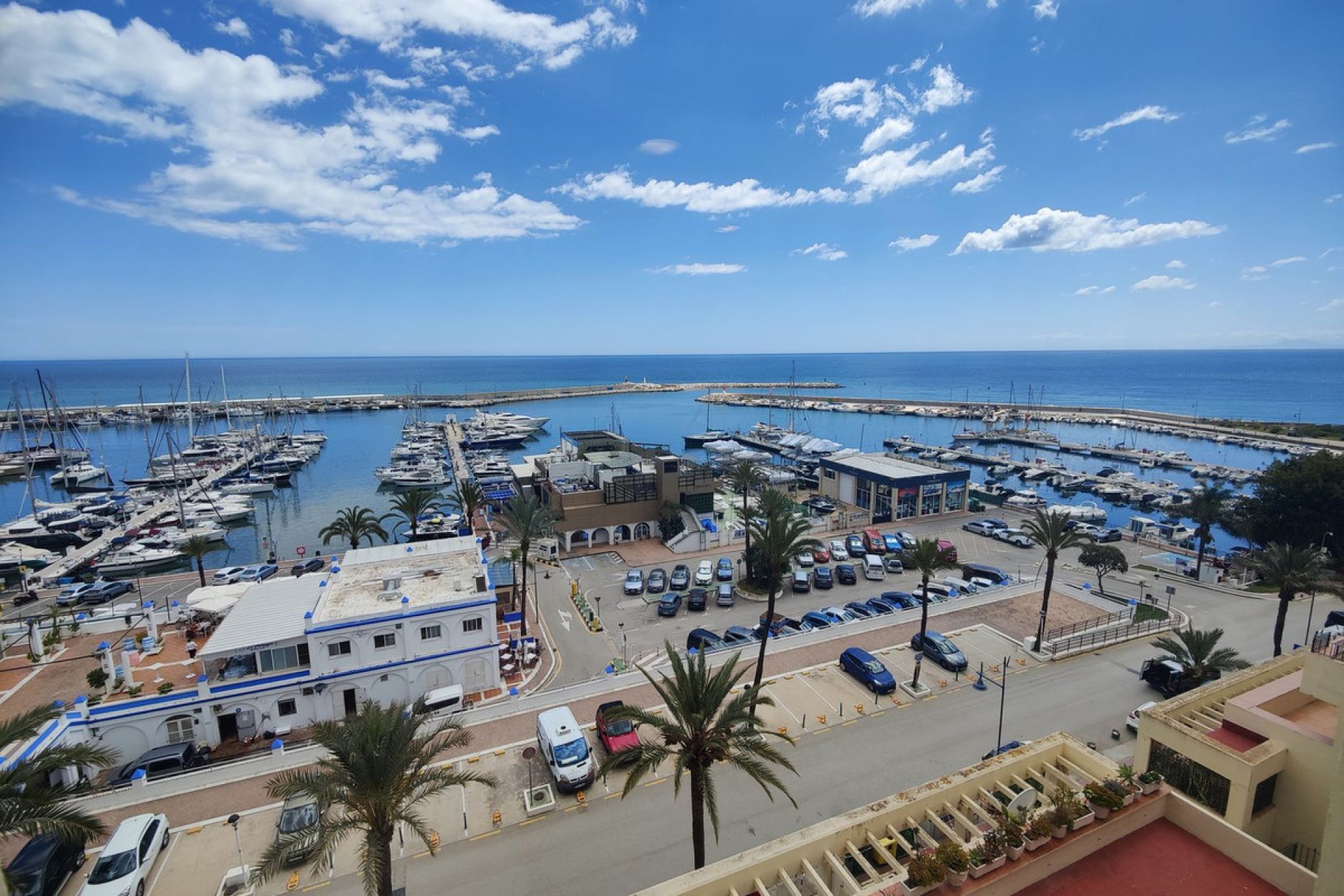 Resale - Apartment - Middle Floor Apartment - Estepona - Estepona Centro
