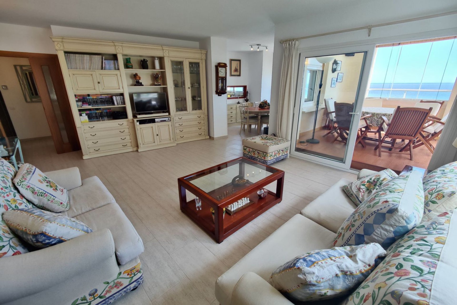 Resale - Apartment - Middle Floor Apartment - Estepona - Estepona Centro