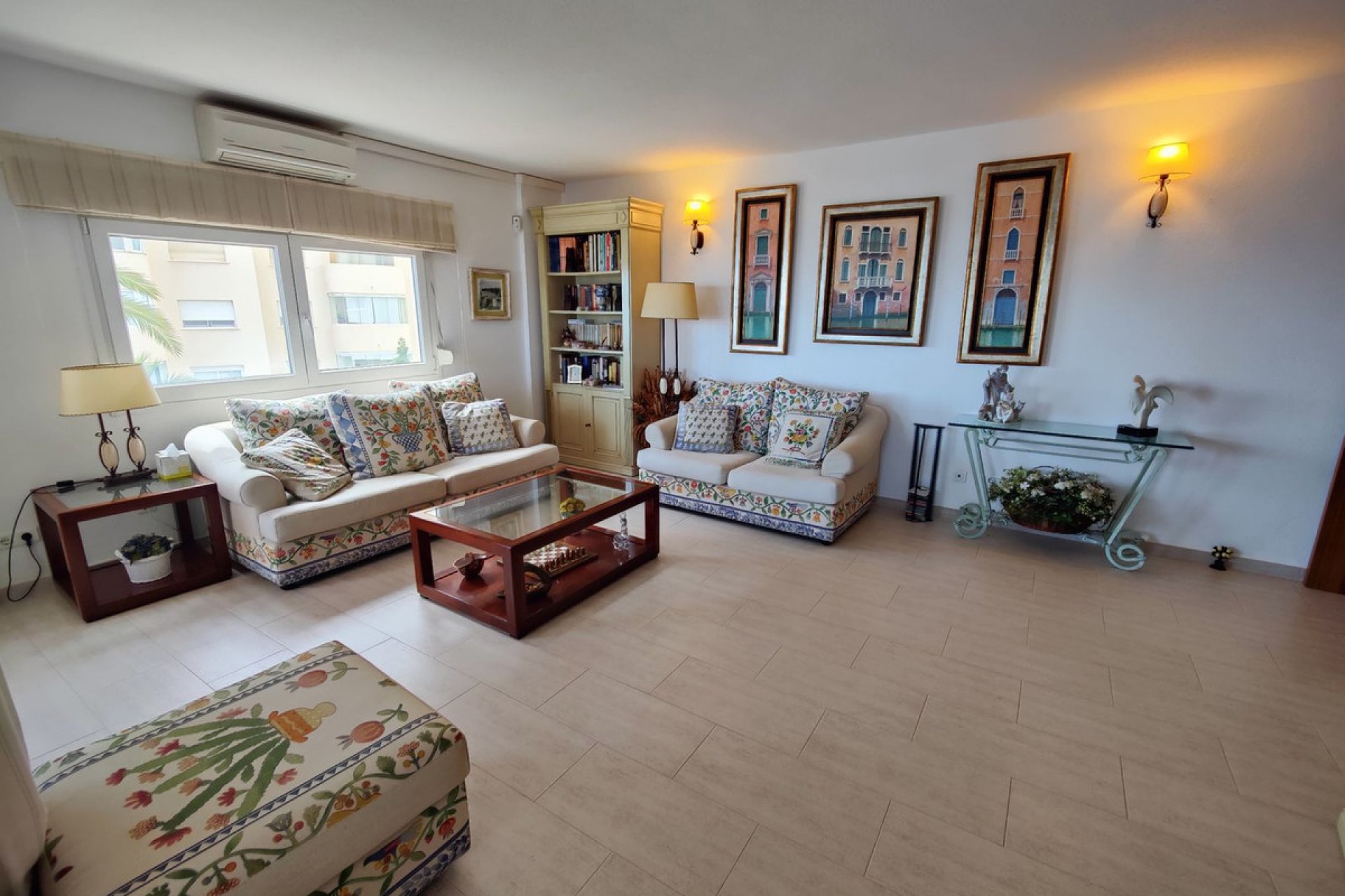 Resale - Apartment - Middle Floor Apartment - Estepona - Estepona Centro