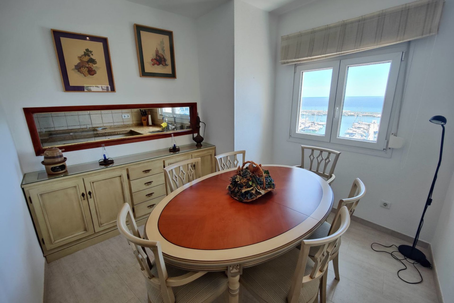 Resale - Apartment - Middle Floor Apartment - Estepona - Estepona Centro