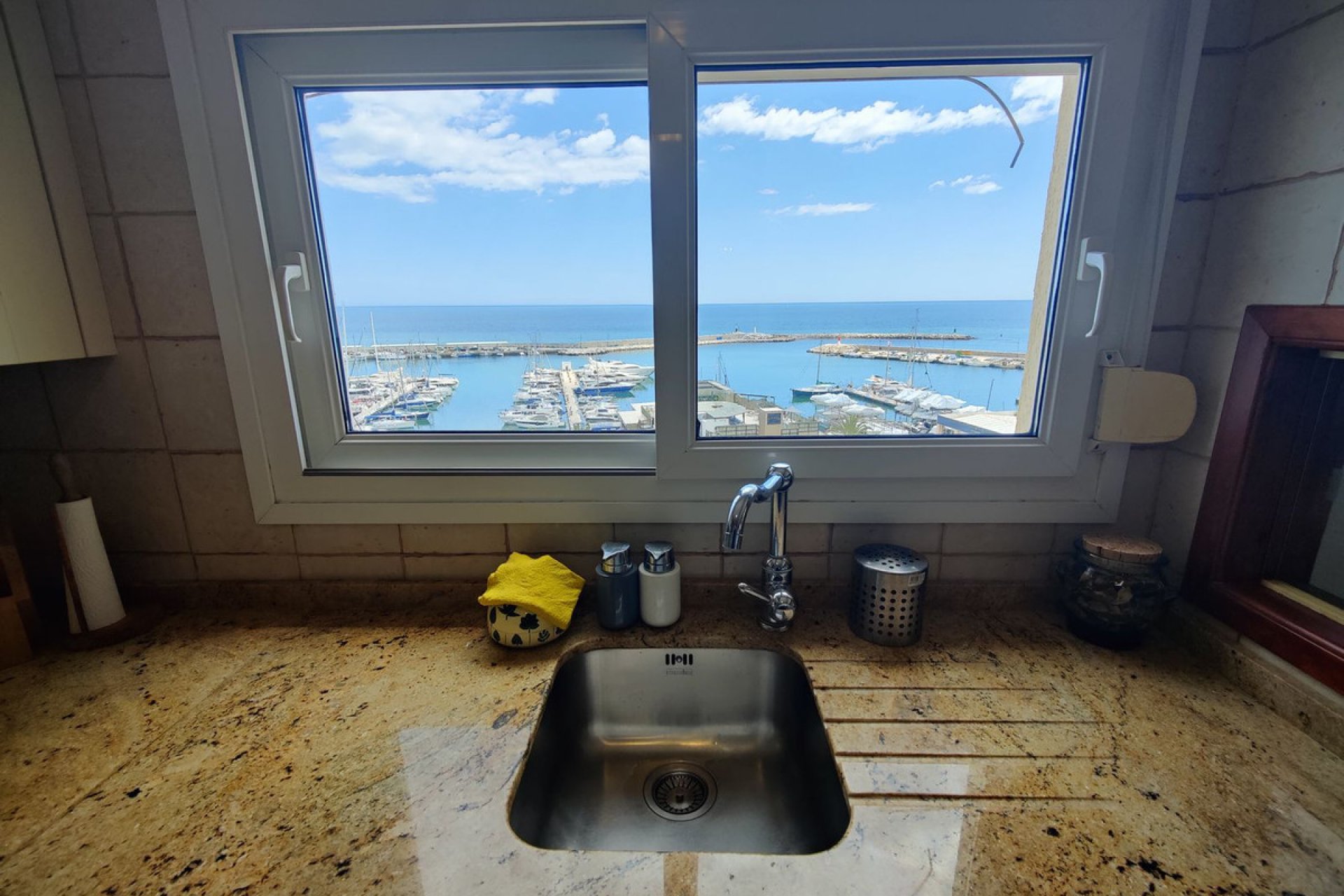 Resale - Apartment - Middle Floor Apartment - Estepona - Estepona Centro