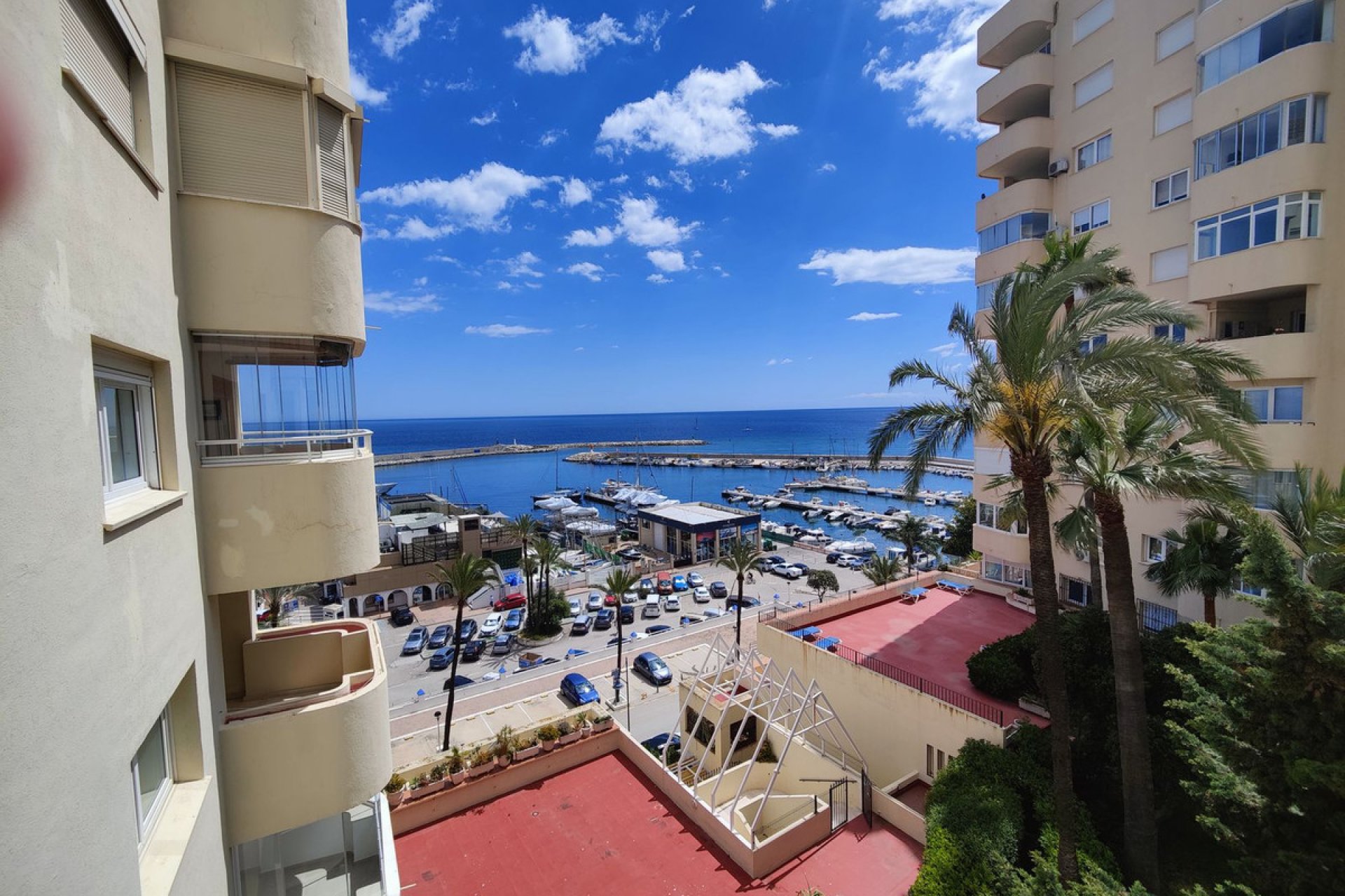 Resale - Apartment - Middle Floor Apartment - Estepona - Estepona Centro