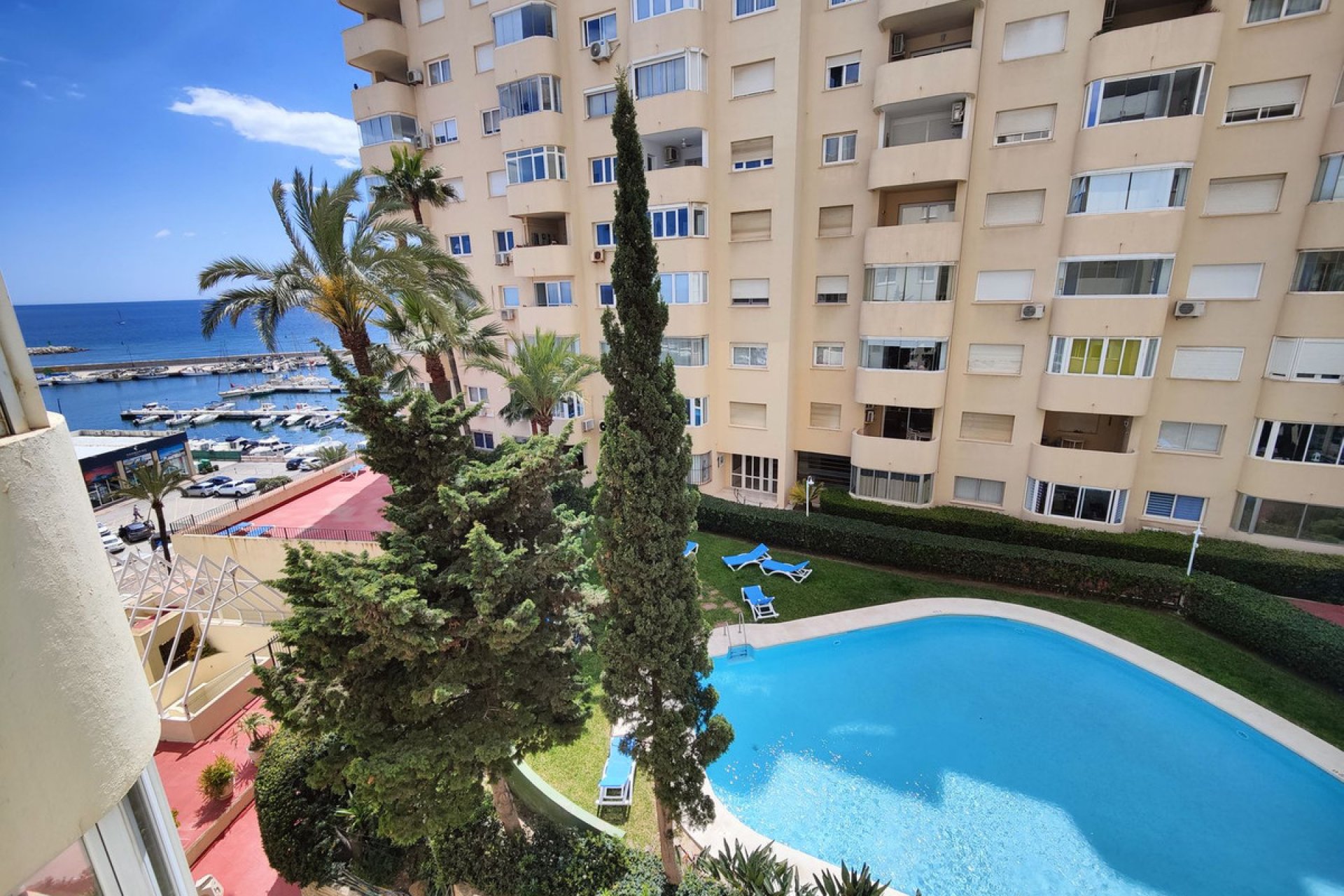 Resale - Apartment - Middle Floor Apartment - Estepona - Estepona Centro