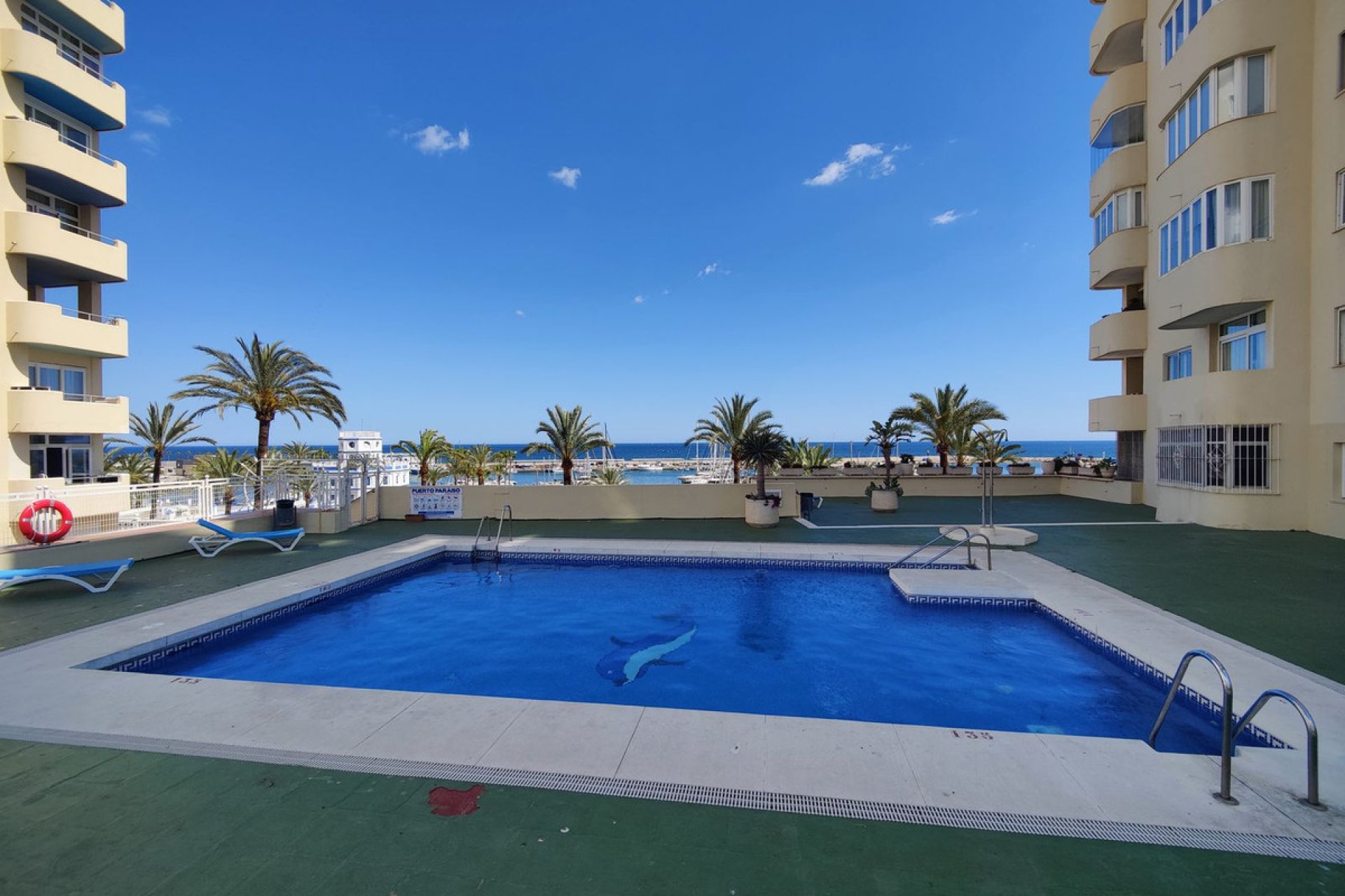 Resale - Apartment - Middle Floor Apartment - Estepona - Estepona Centro