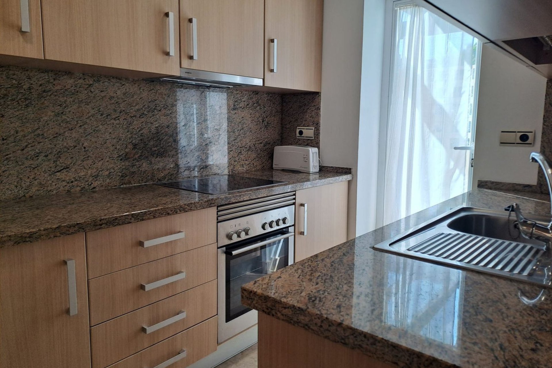 Resale - Apartment - Middle Floor Apartment - Estepona - Estepona Centro