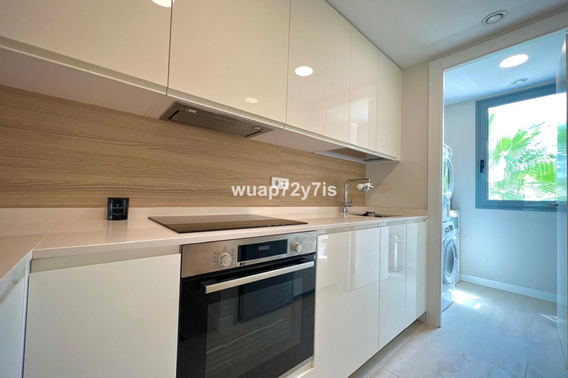 Resale - Apartment - Middle Floor Apartment - Estepona - Estepona Centro