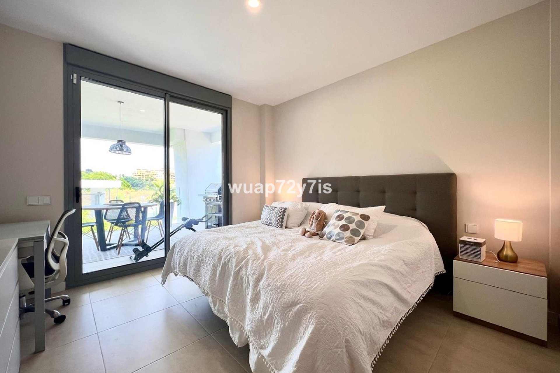 Resale - Apartment - Middle Floor Apartment - Estepona - Estepona Centro