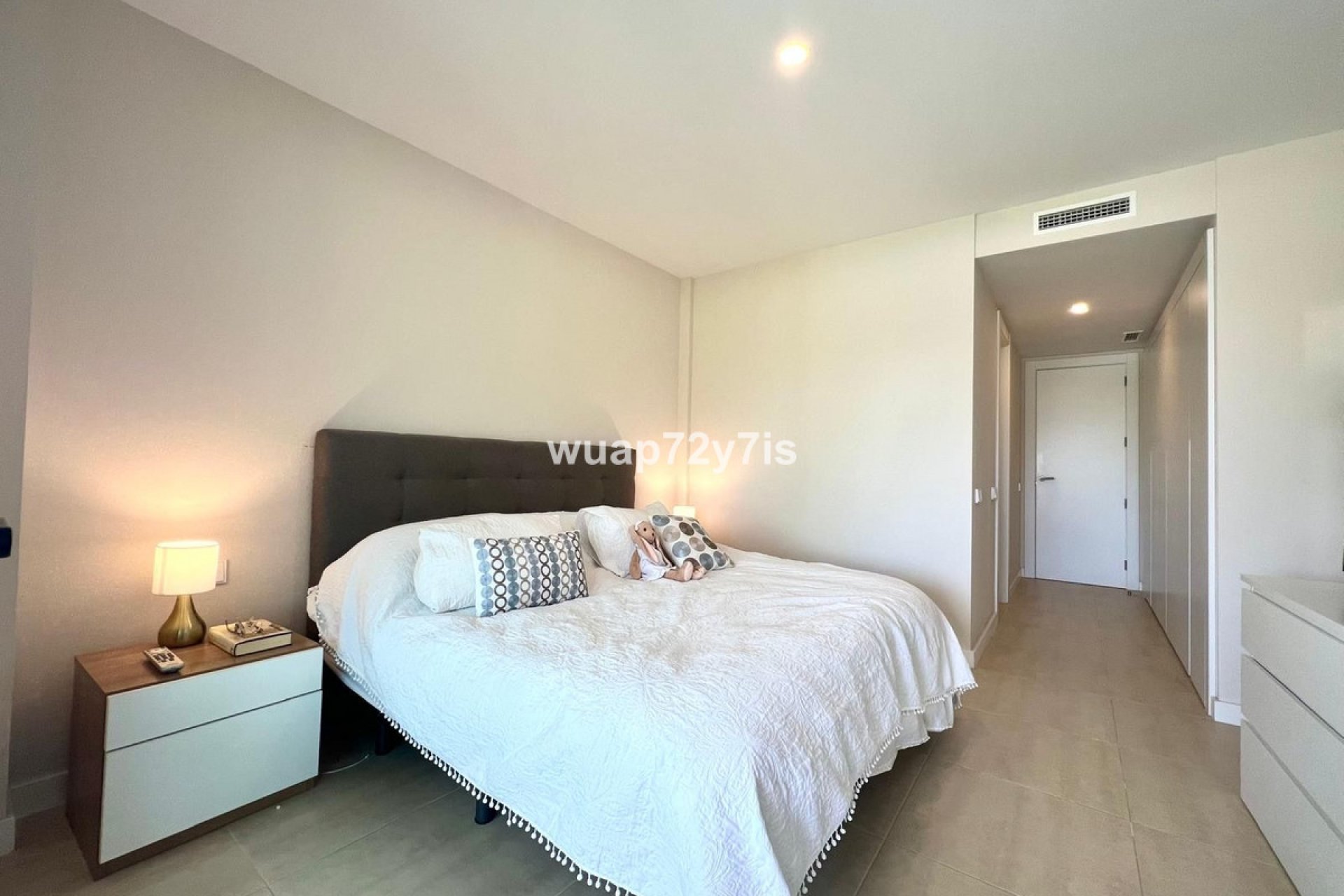 Resale - Apartment - Middle Floor Apartment - Estepona - Estepona Centro