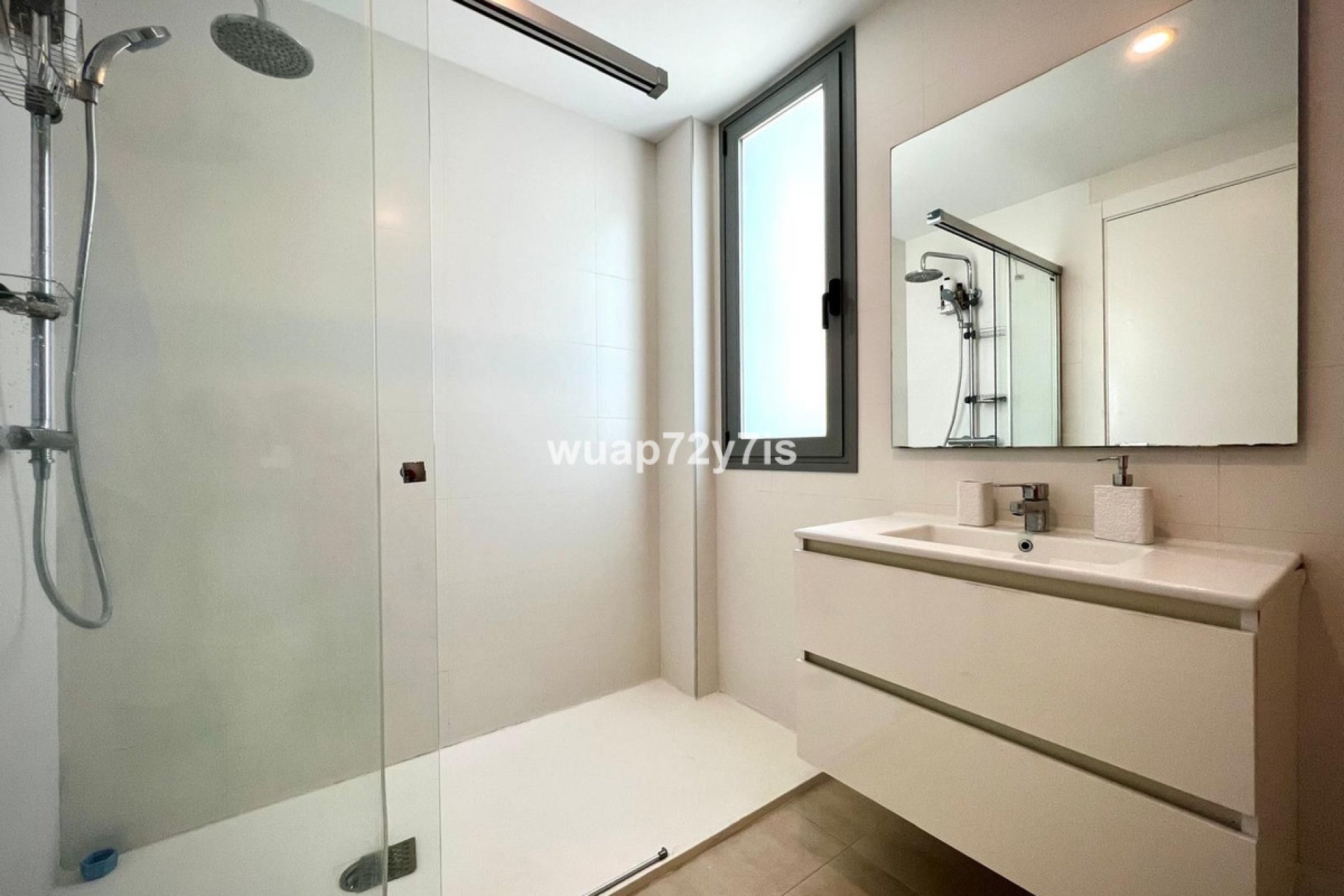 Resale - Apartment - Middle Floor Apartment - Estepona - Estepona Centro