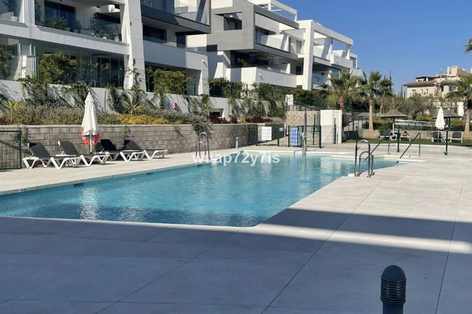 Resale - Apartment - Middle Floor Apartment - Estepona - Estepona Centro