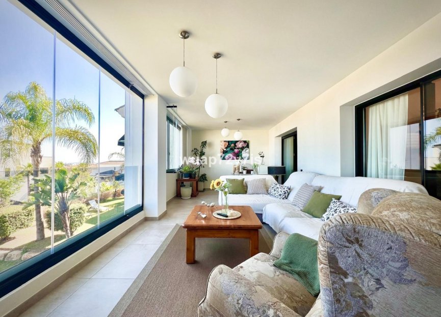 Resale - Apartment - Middle Floor Apartment - Estepona - Estepona Centro