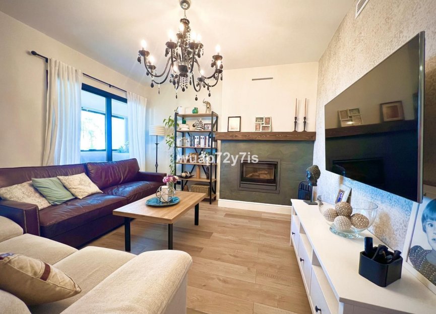 Resale - Apartment - Middle Floor Apartment - Estepona - Estepona Centro