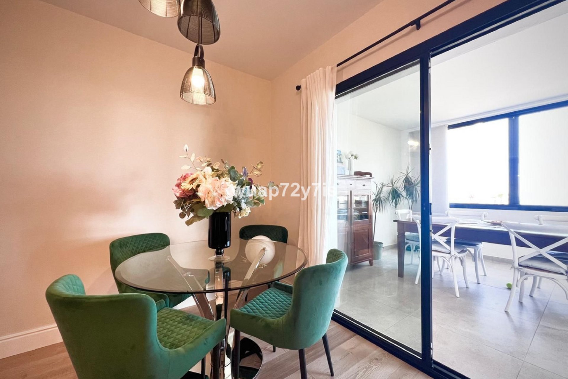 Resale - Apartment - Middle Floor Apartment - Estepona - Estepona Centro