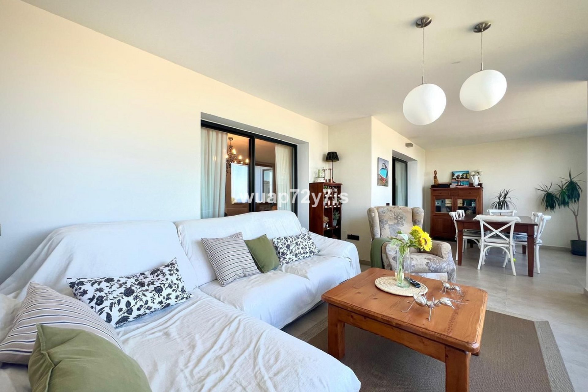 Resale - Apartment - Middle Floor Apartment - Estepona - Estepona Centro