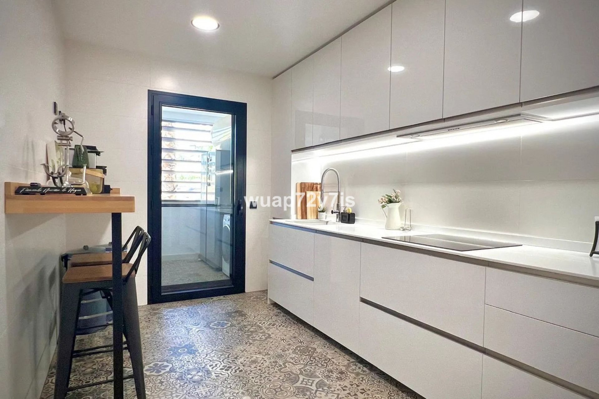 Resale - Apartment - Middle Floor Apartment - Estepona - Estepona Centro