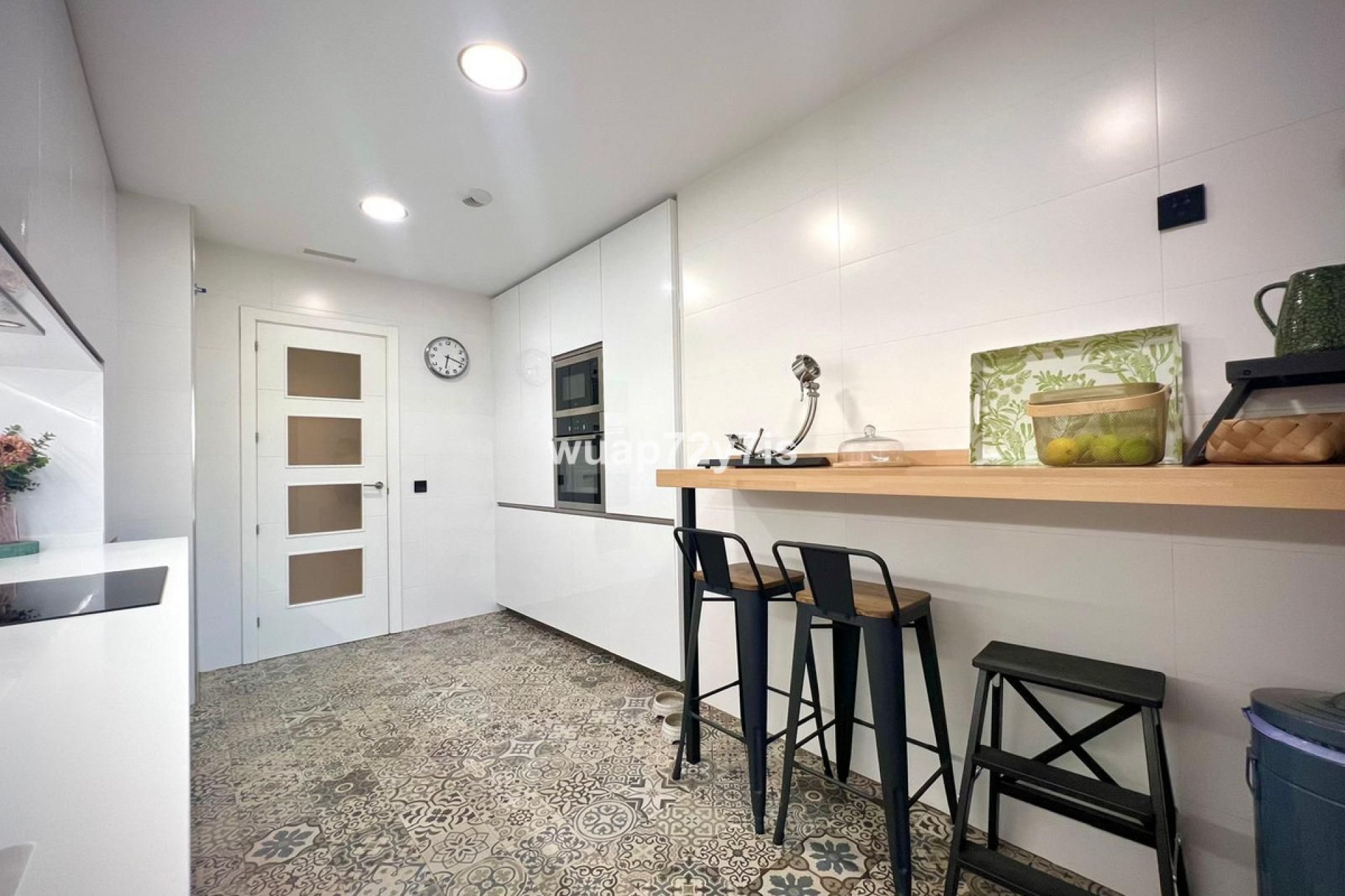 Resale - Apartment - Middle Floor Apartment - Estepona - Estepona Centro