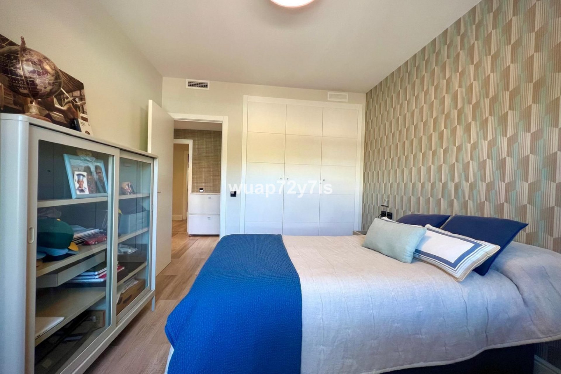 Resale - Apartment - Middle Floor Apartment - Estepona - Estepona Centro