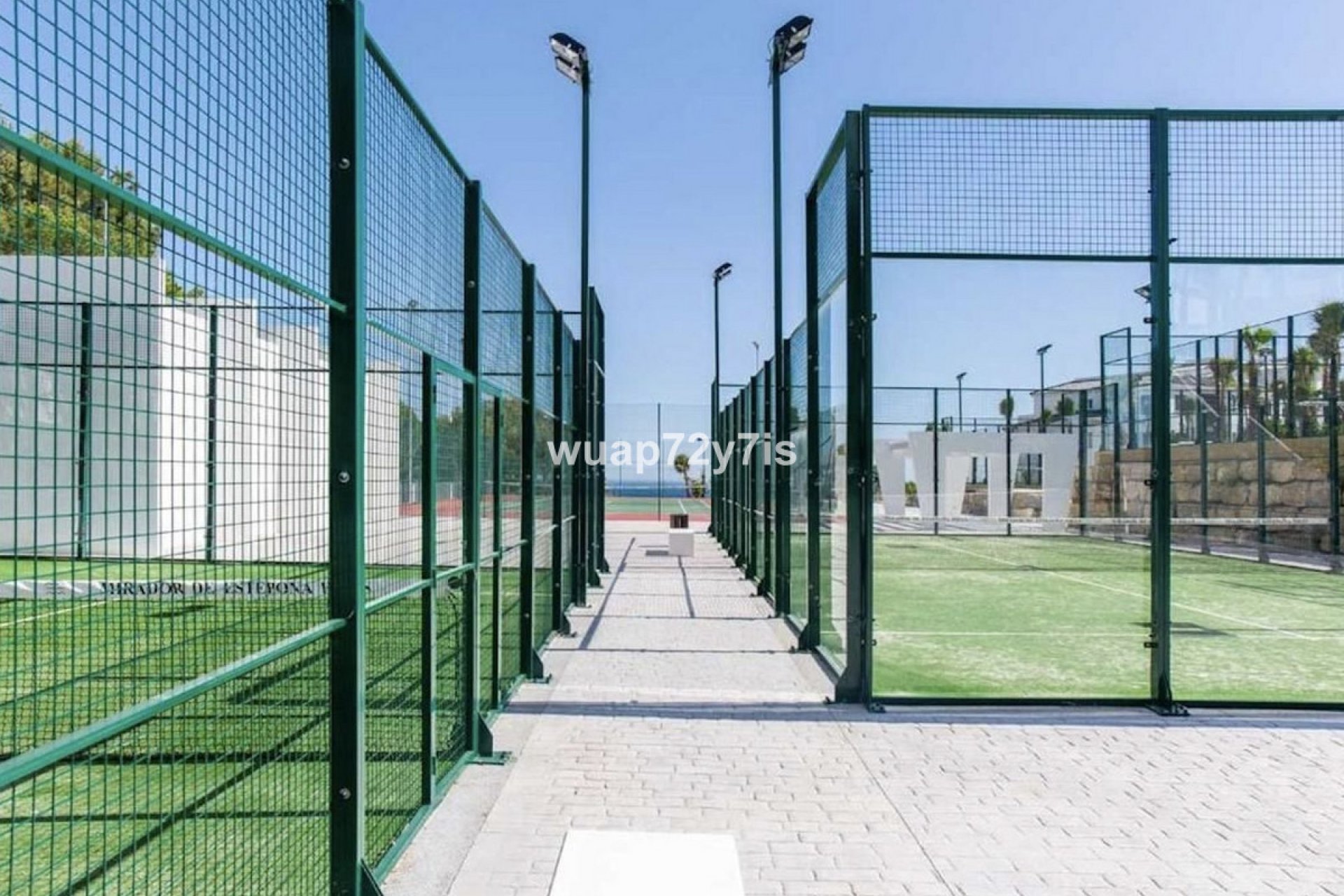 Resale - Apartment - Middle Floor Apartment - Estepona - Estepona Centro