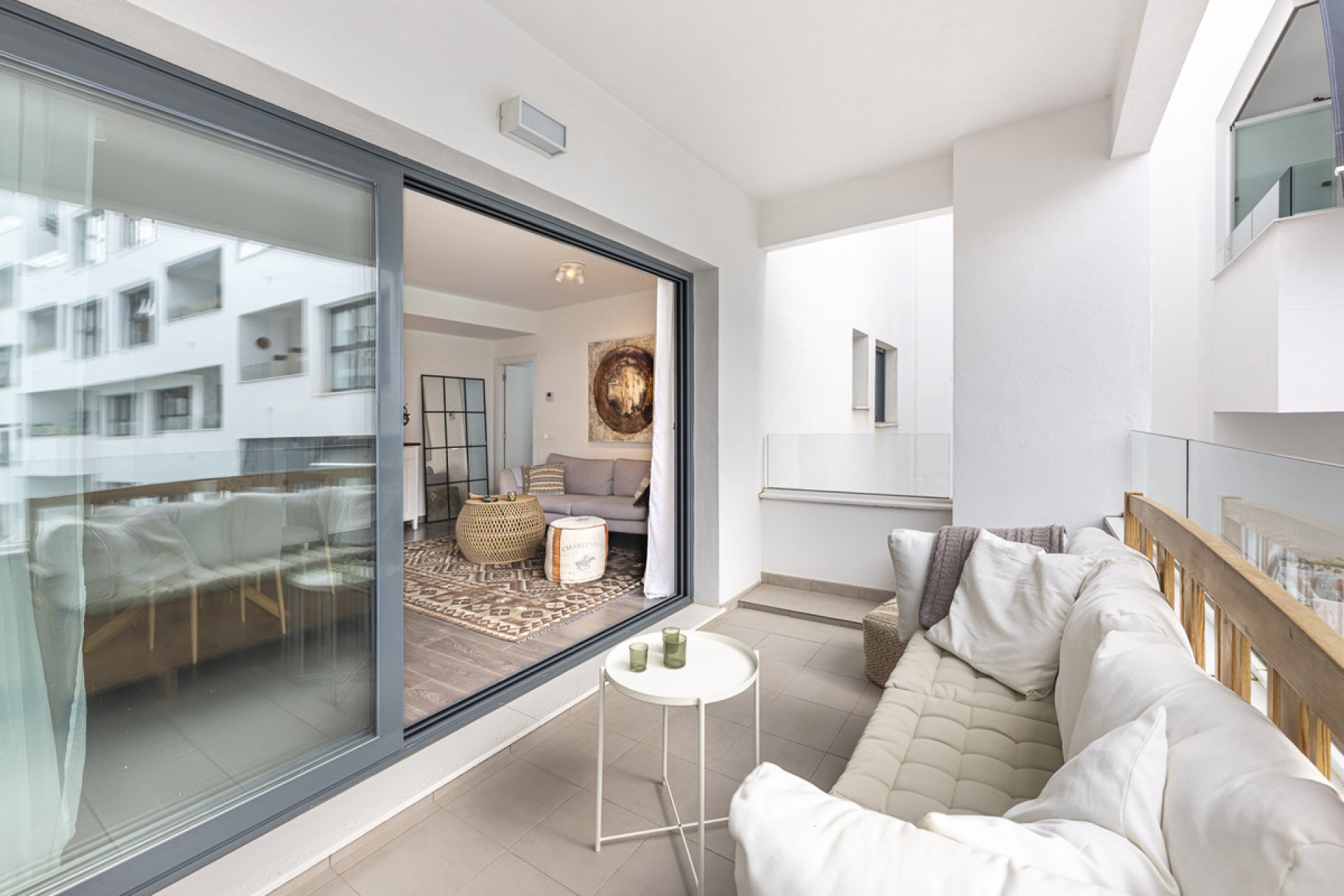 Resale - Apartment - Middle Floor Apartment - Estepona - Estepona Centro