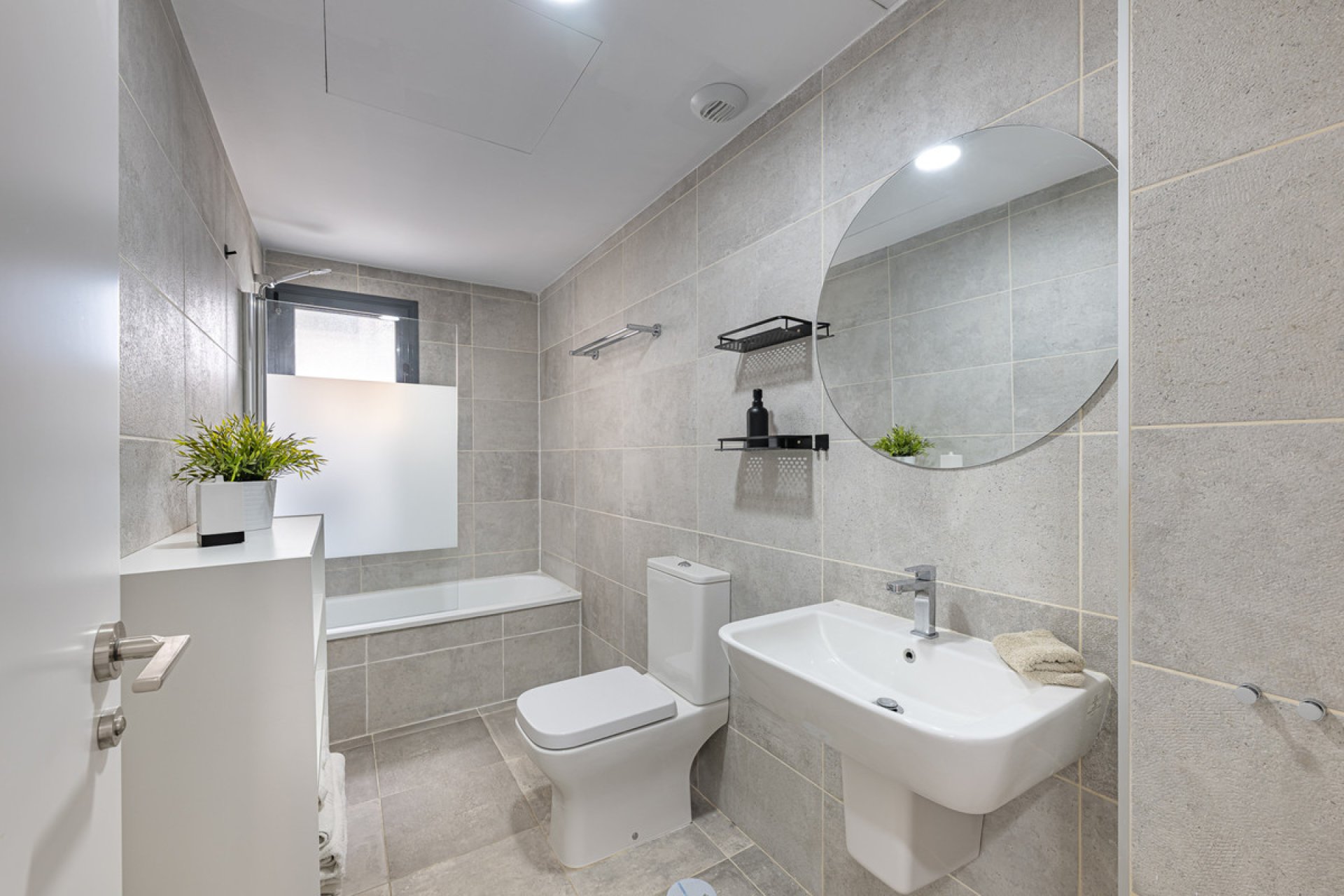 Resale - Apartment - Middle Floor Apartment - Estepona - Estepona Centro