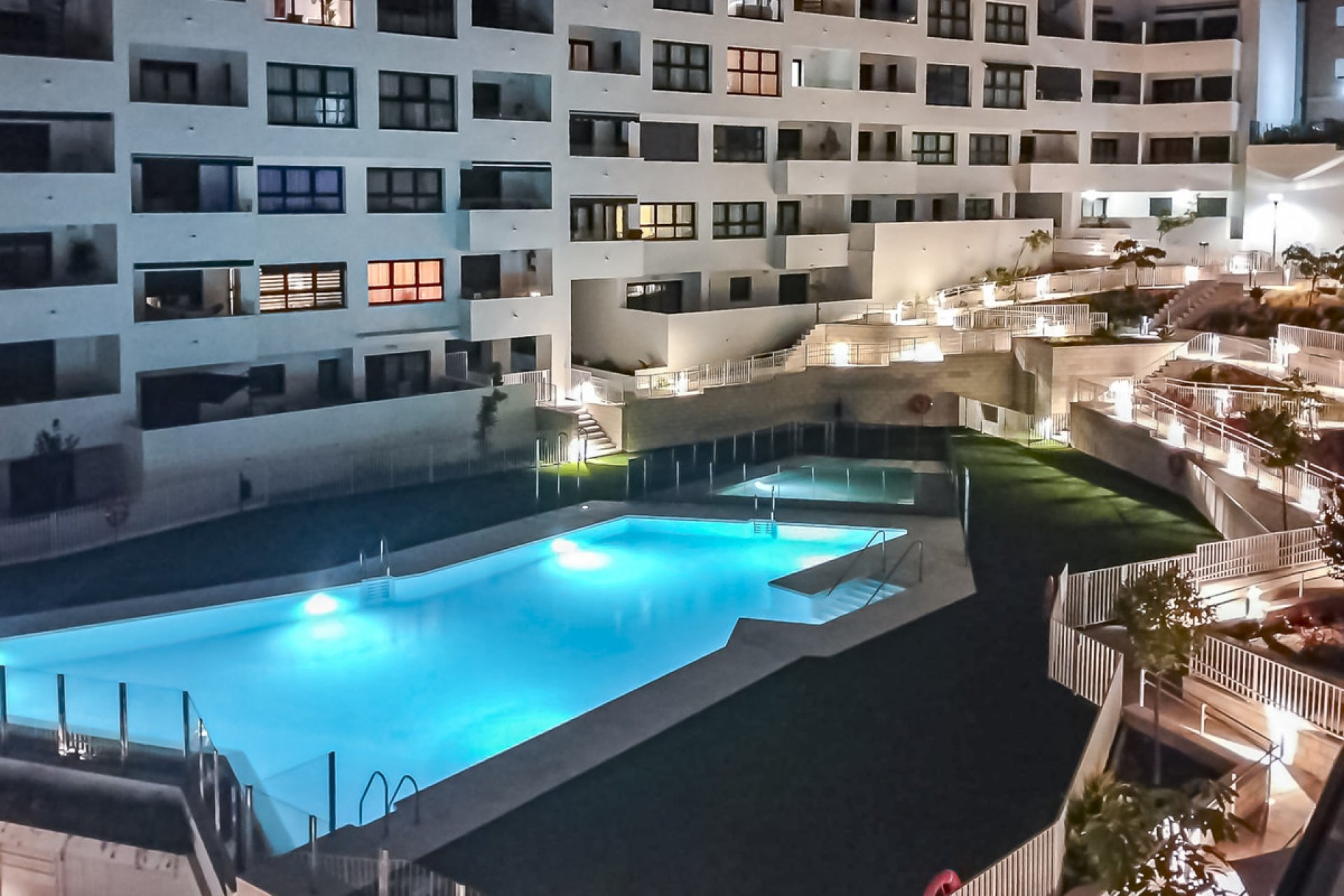 Resale - Apartment - Middle Floor Apartment - Estepona - Estepona Centro