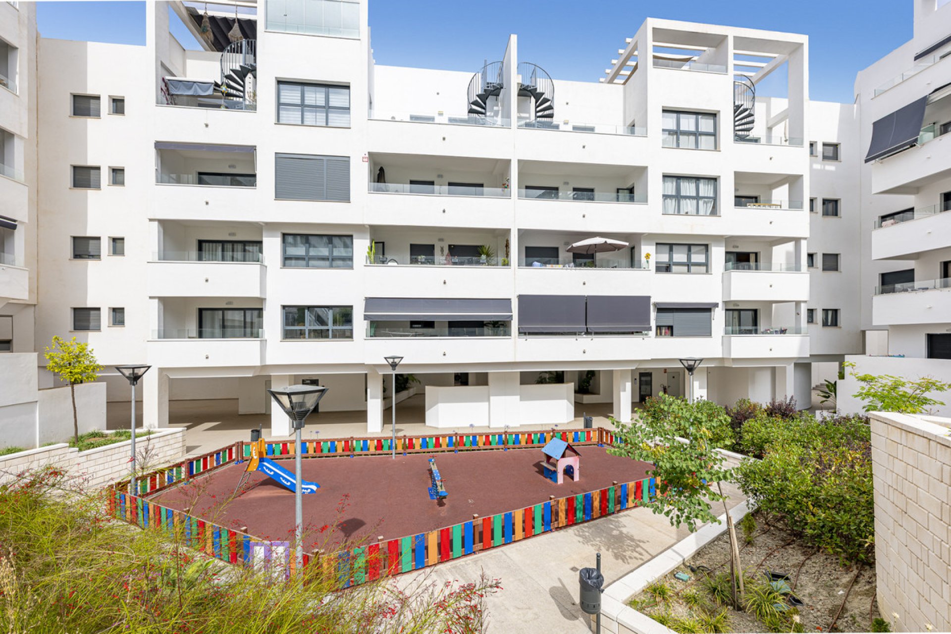 Resale - Apartment - Middle Floor Apartment - Estepona - Estepona Centro