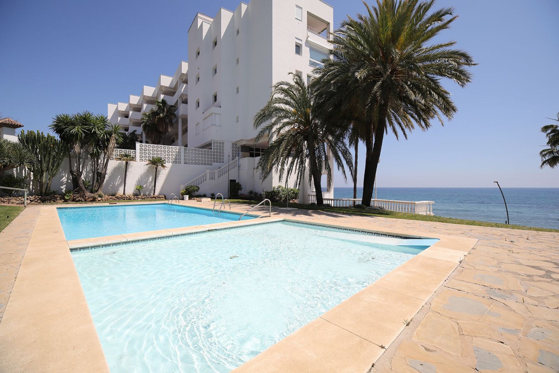 Resale - Apartment - Middle Floor Apartment - Estepona - Estepona Centro