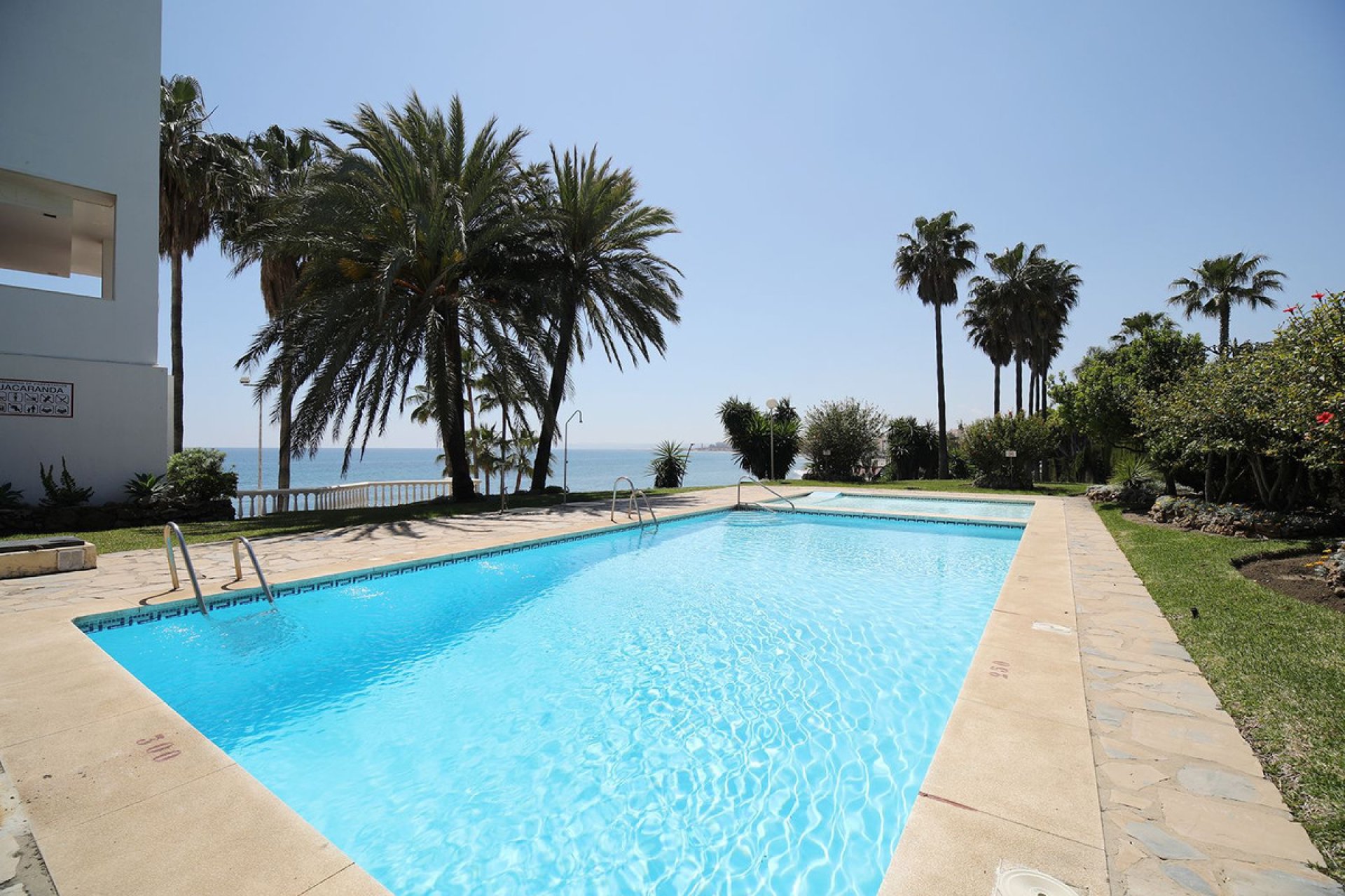 Resale - Apartment - Middle Floor Apartment - Estepona - Estepona Centro