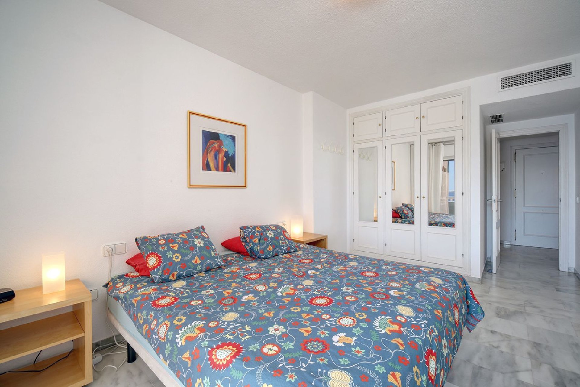 Resale - Apartment - Middle Floor Apartment - Estepona - Estepona Centro