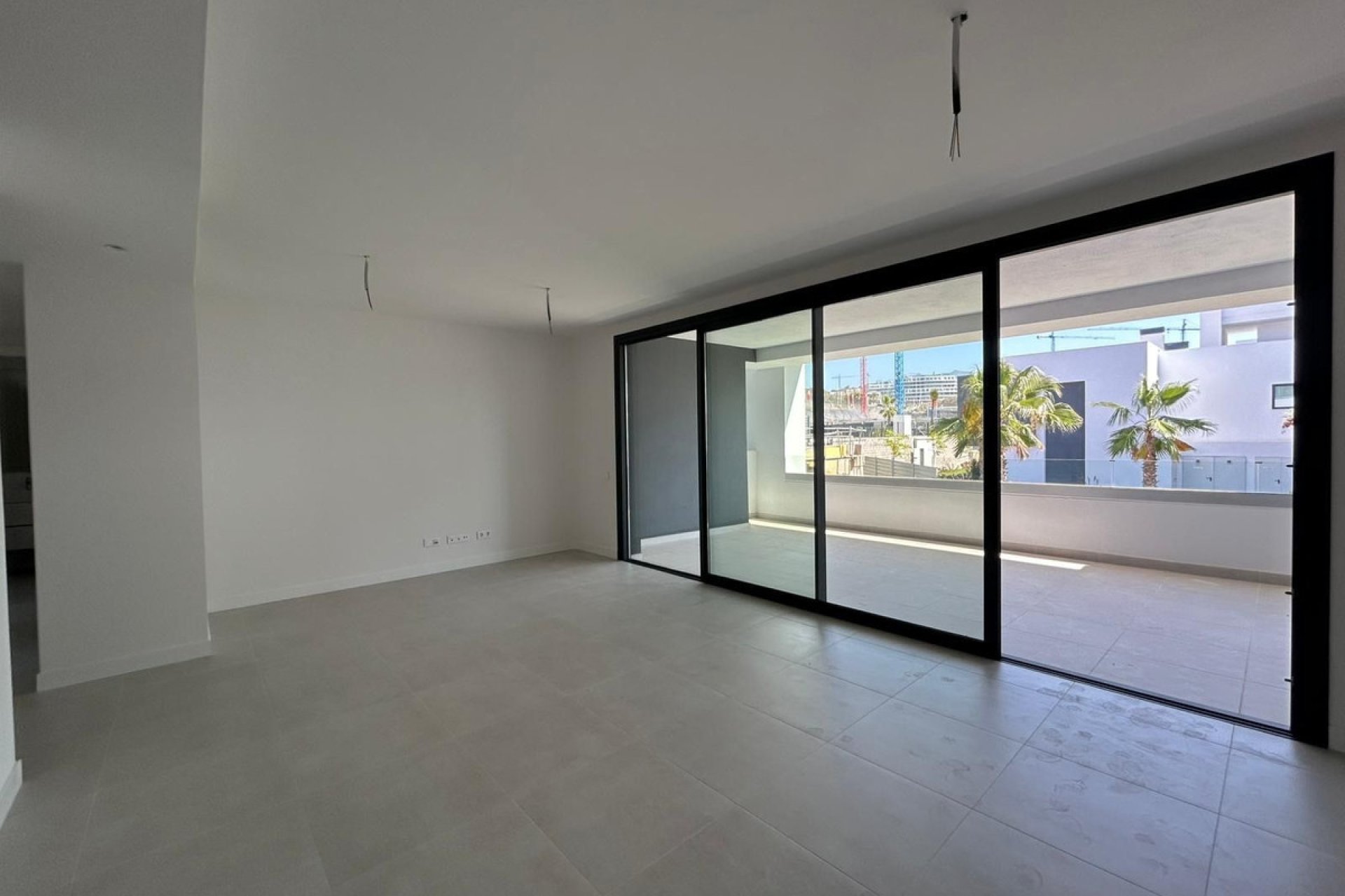 Resale - Apartment - Middle Floor Apartment - Estepona - Estepona Centro