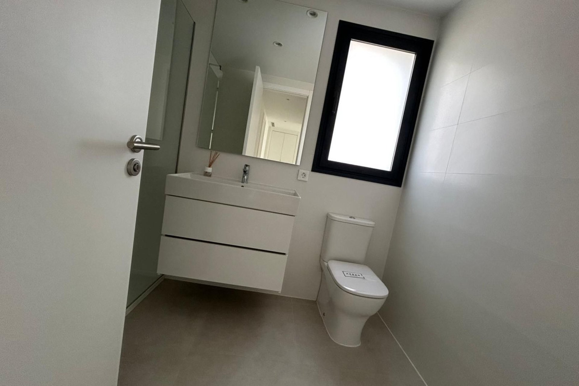 Resale - Apartment - Middle Floor Apartment - Estepona - Estepona Centro