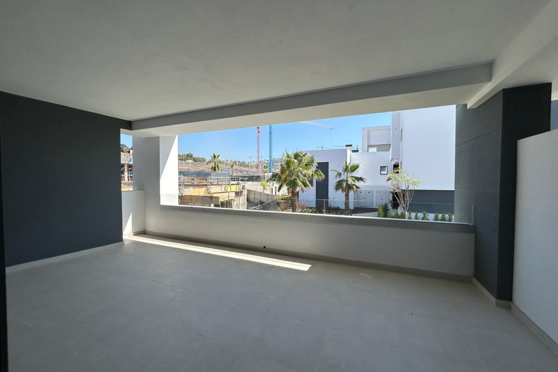 Resale - Apartment - Middle Floor Apartment - Estepona - Estepona Centro