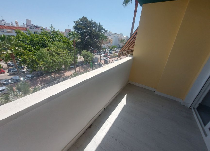 Resale - Apartment - Middle Floor Apartment - Estepona - Estepona Centro