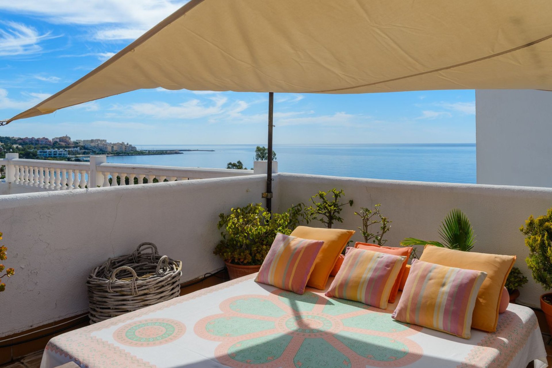 Resale - Apartment - Middle Floor Apartment - Estepona - Estepona Centro