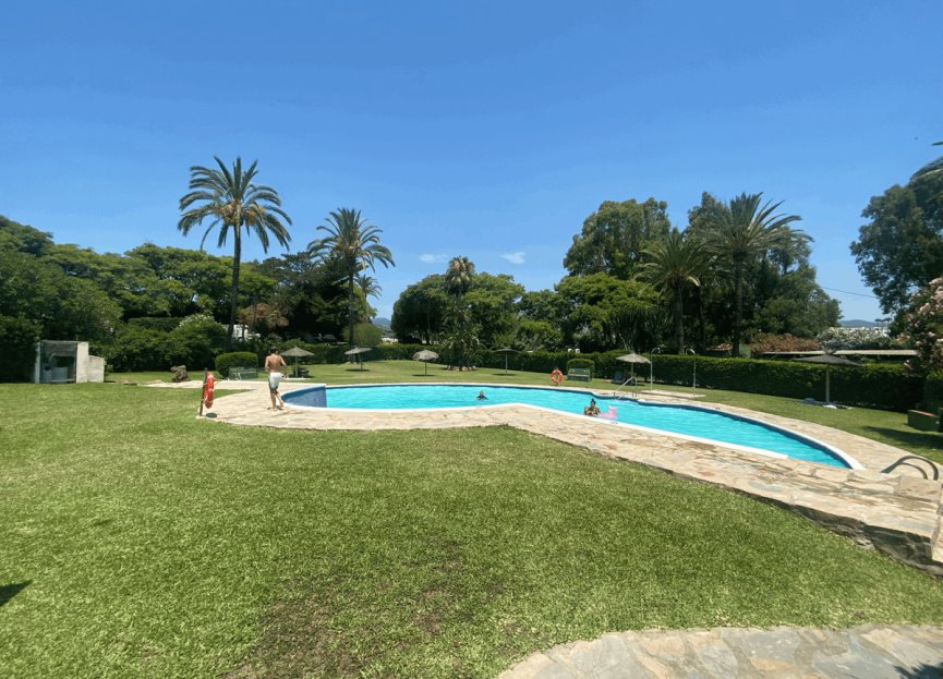 Resale - Apartment - Middle Floor Apartment - Estepona - Estepona Centro