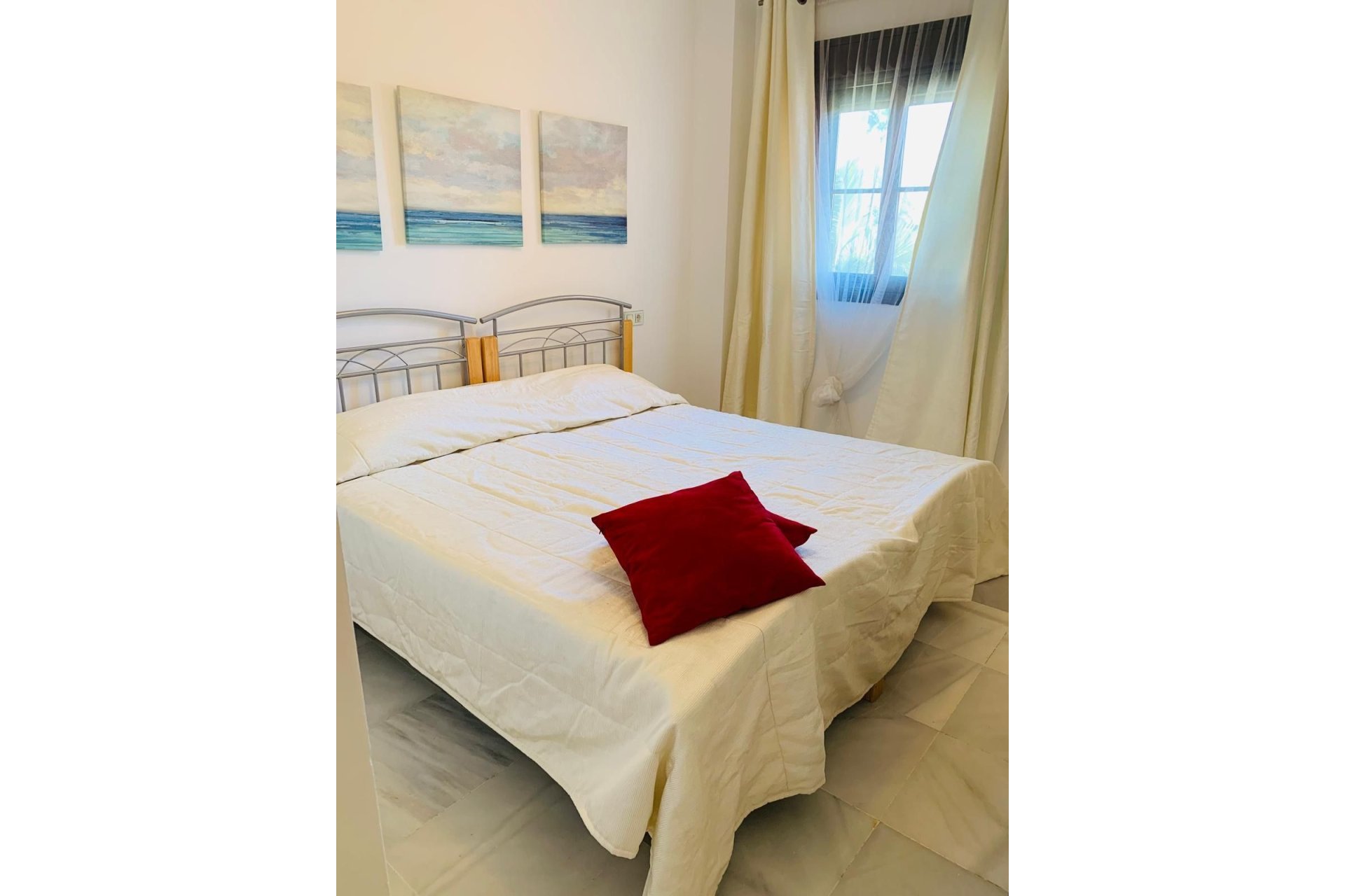 Resale - Apartment - Middle Floor Apartment - Estepona - Hacienda del Sol