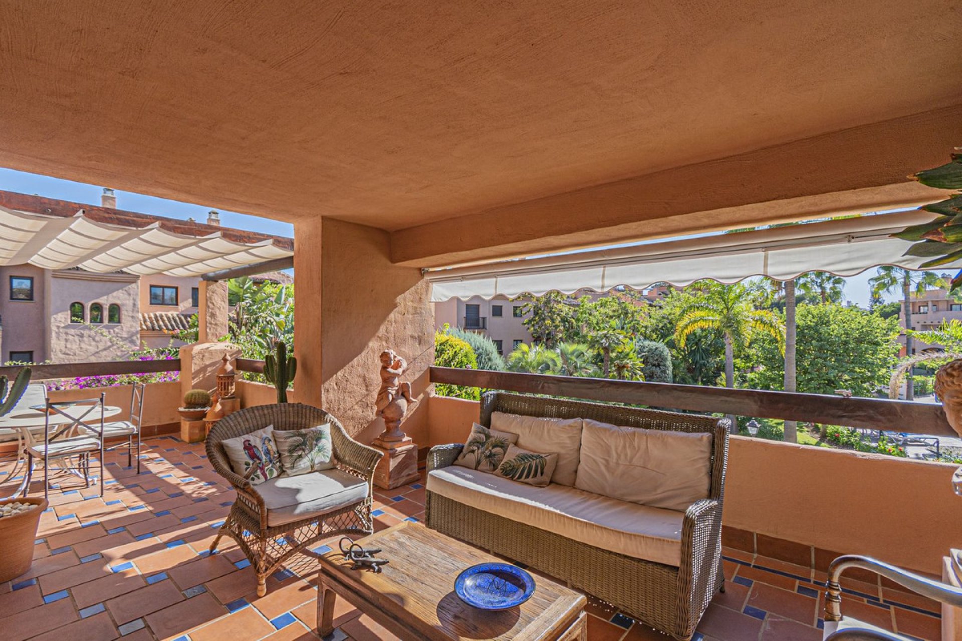 Resale - Apartment - Middle Floor Apartment - Estepona - Hacienda del Sol