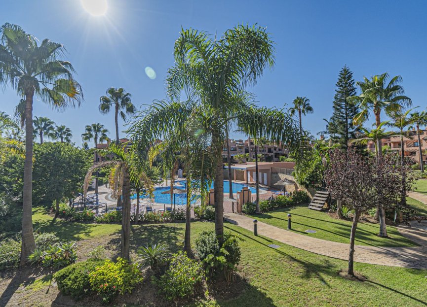 Resale - Apartment - Middle Floor Apartment - Estepona - Hacienda del Sol