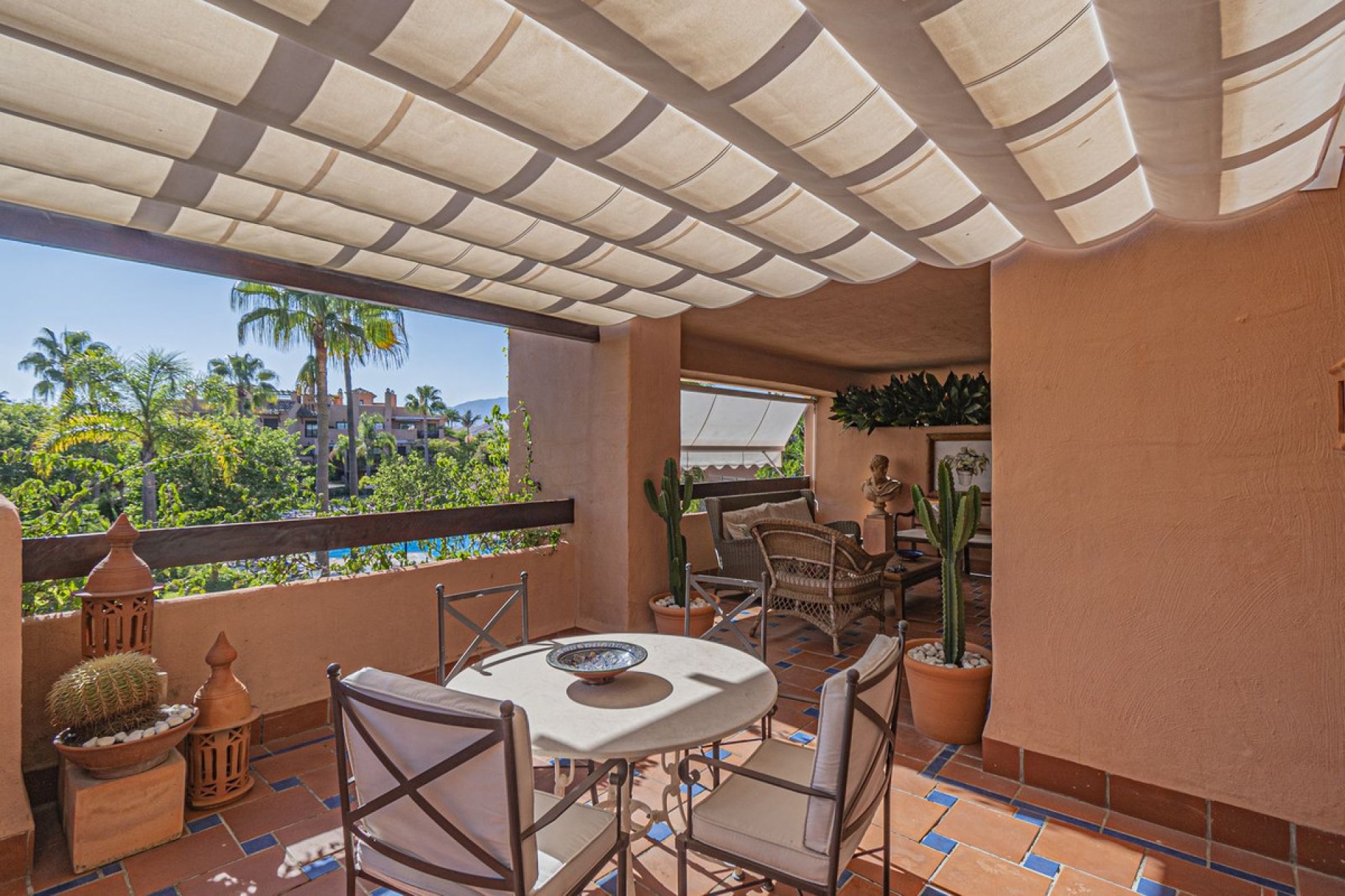 Resale - Apartment - Middle Floor Apartment - Estepona - Hacienda del Sol