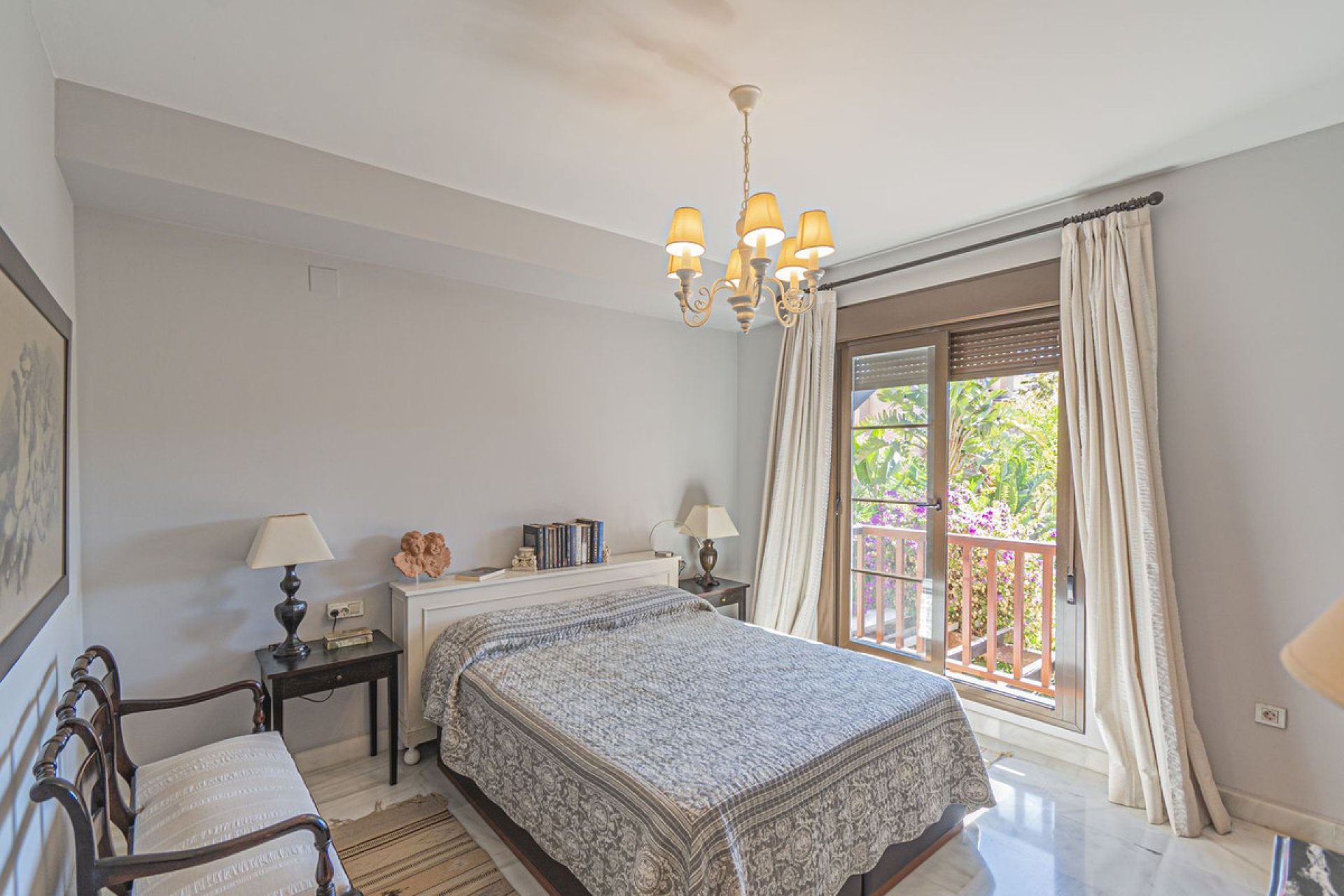 Resale - Apartment - Middle Floor Apartment - Estepona - Hacienda del Sol