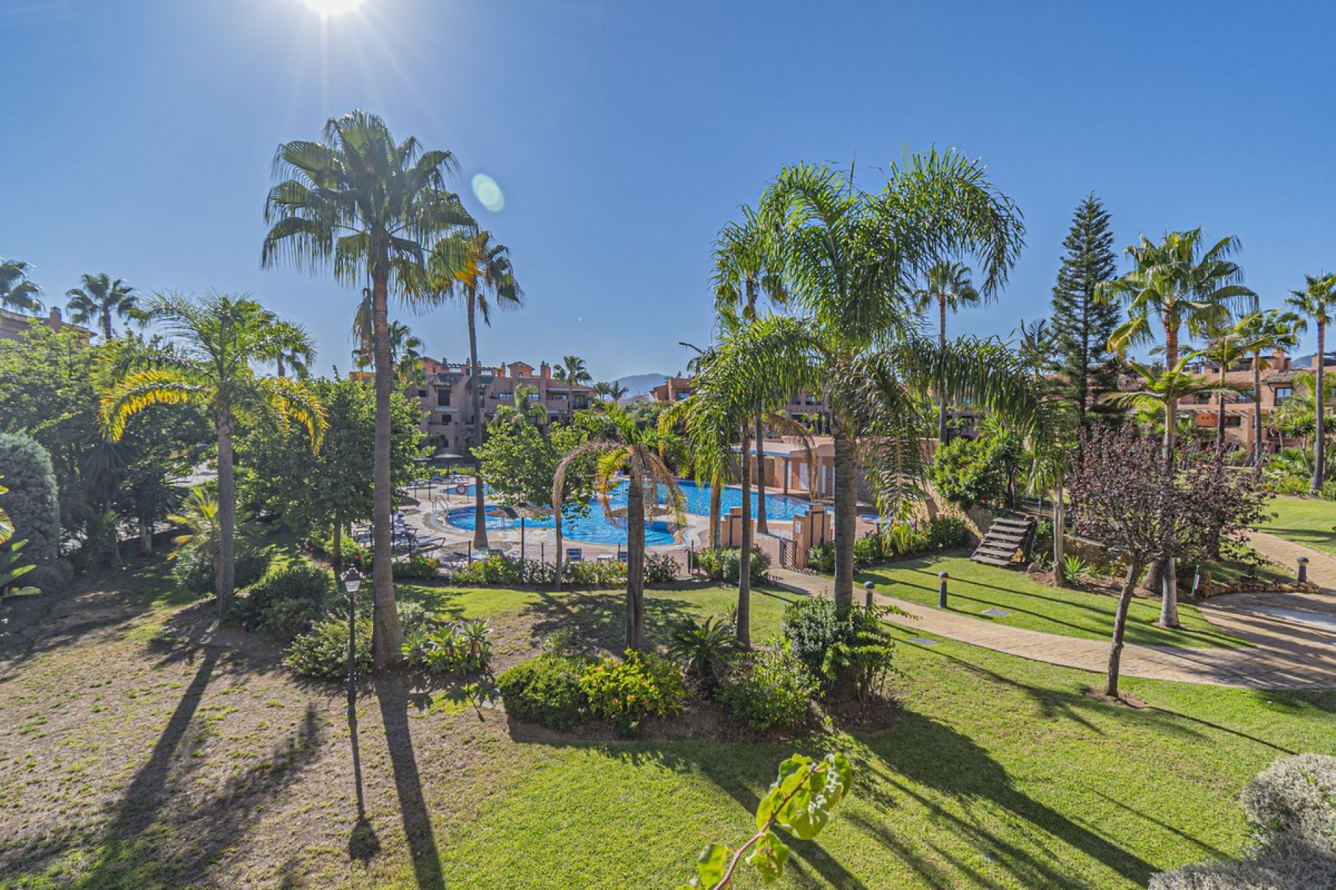 Resale - Apartment - Middle Floor Apartment - Estepona - Hacienda del Sol